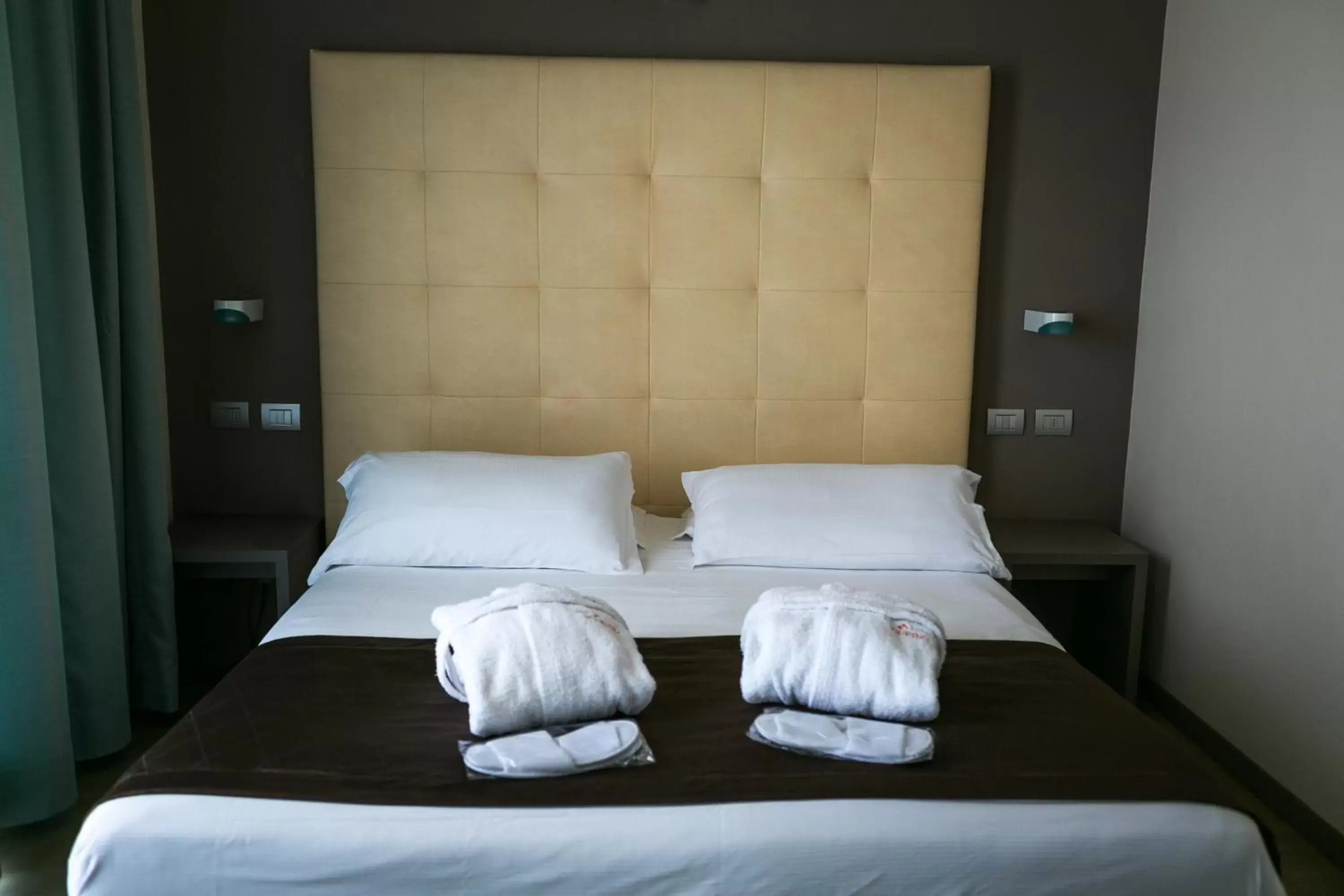 Bed in Yes Hotel Touring & SPA