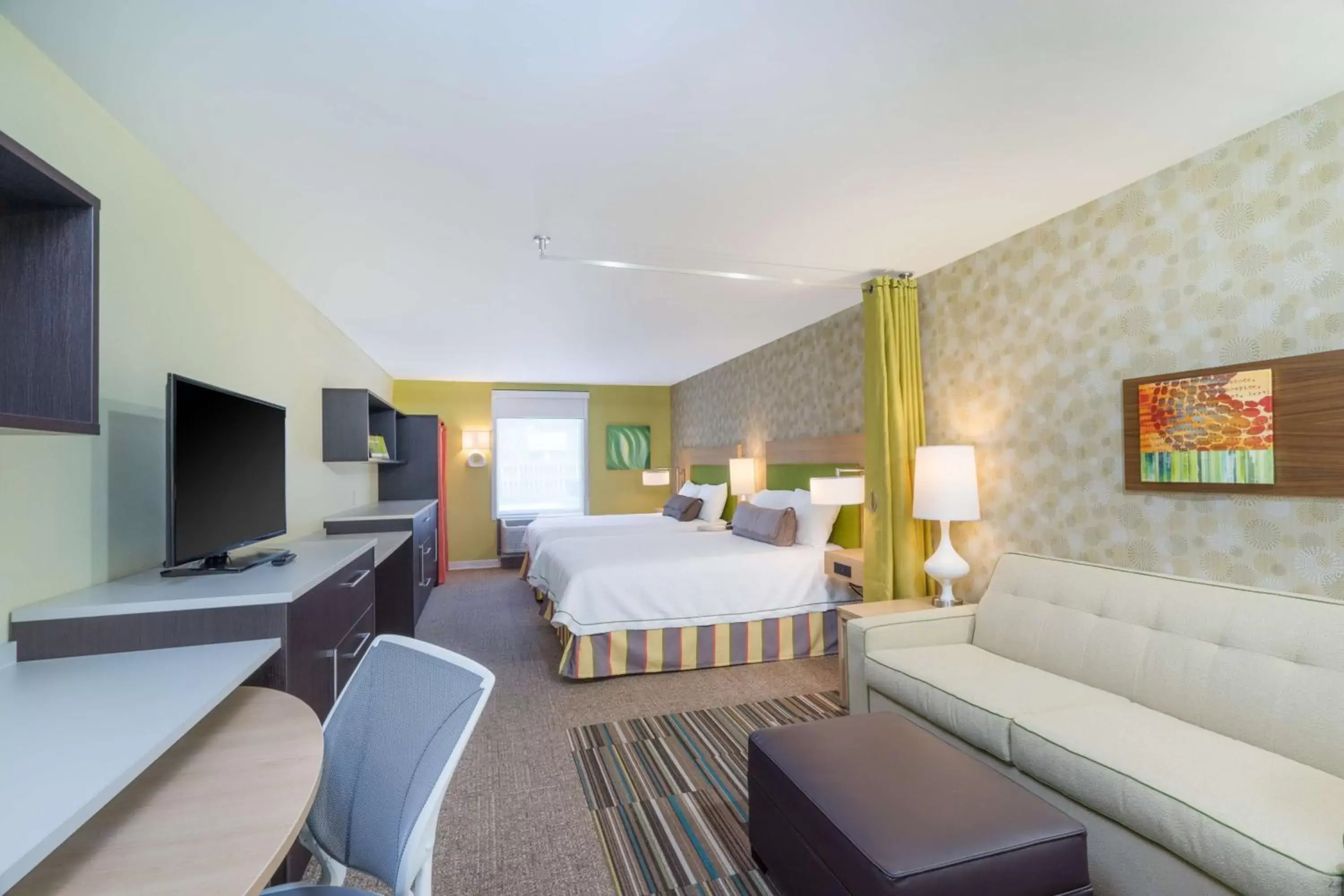 Seating area, Bed in Home2 Suites By Hilton Bowling Green Seating area, Bed in Home2 Suites By Hilton Bowling Green