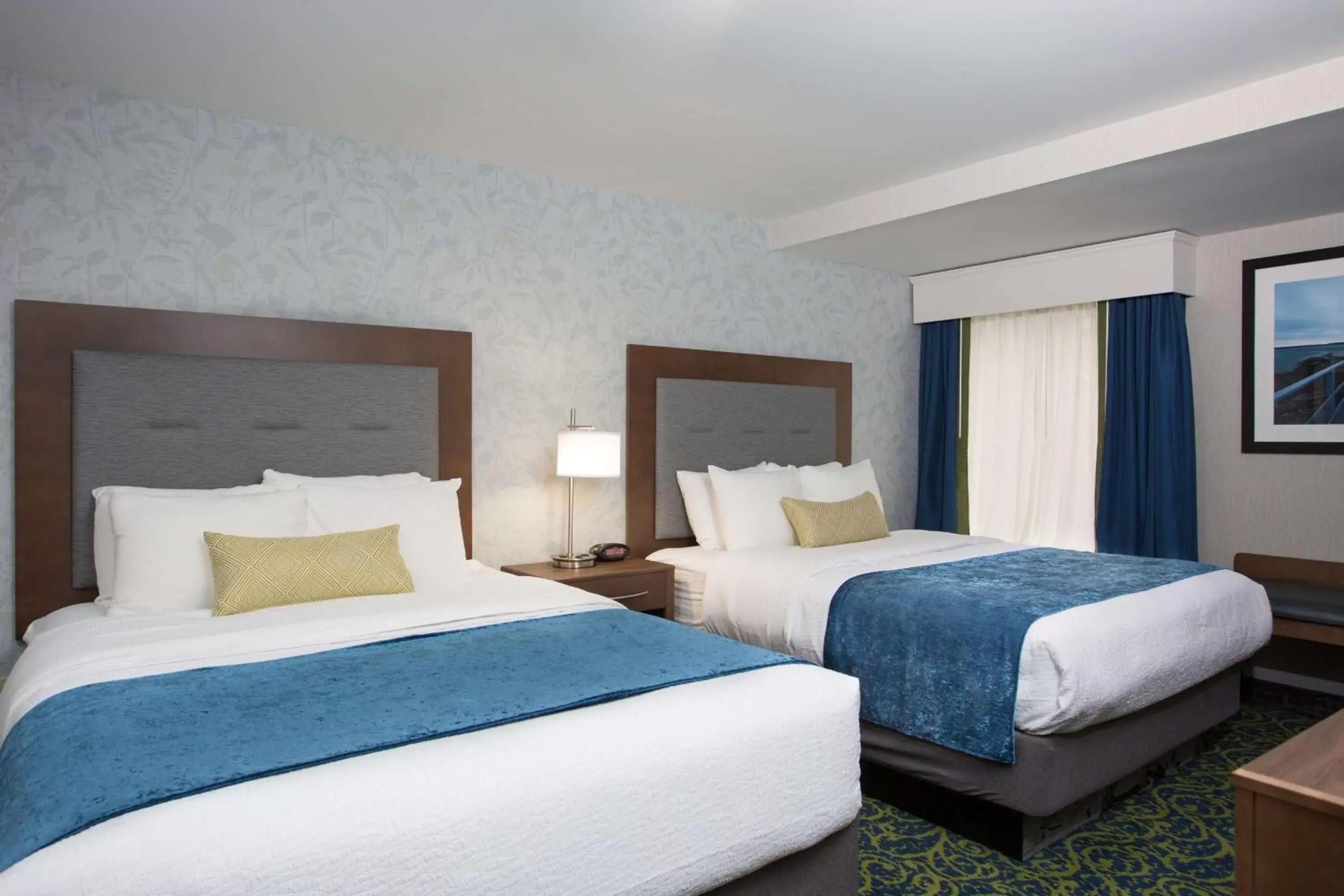 Photo of the whole room, Bed in Best Western Plus Portsmouth Hotel & Suites