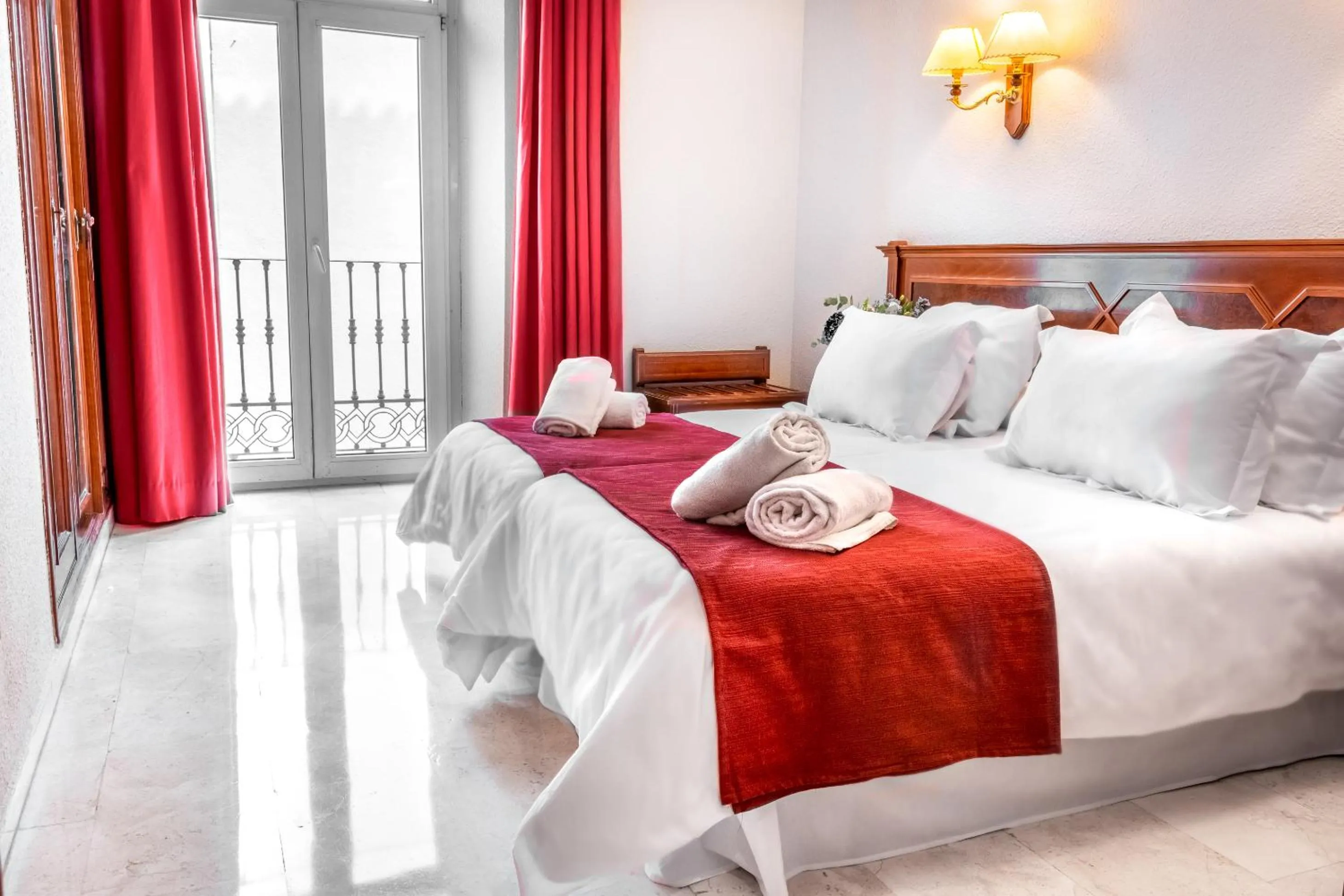 Patio, Bed in Hotel Reina Cristina