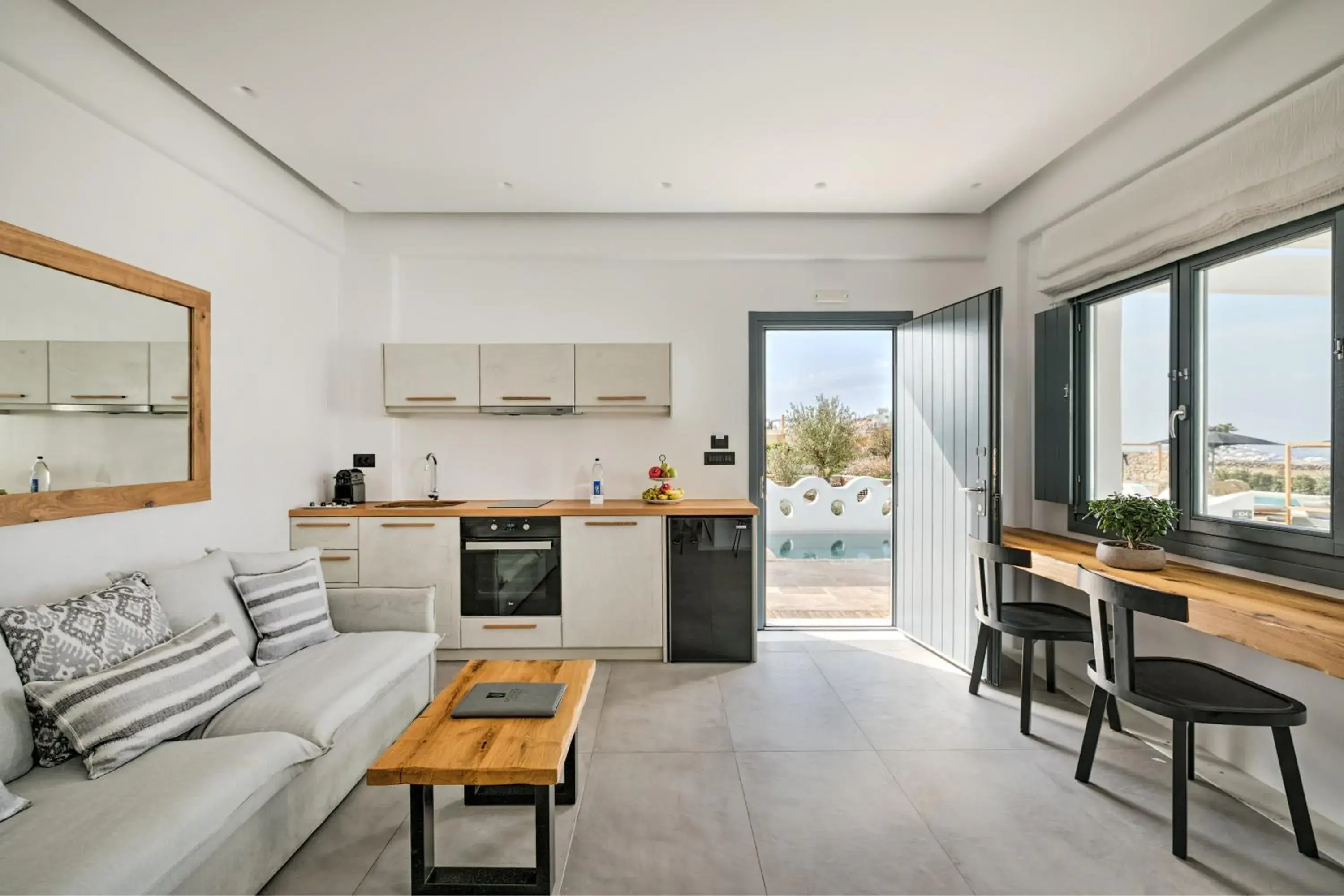 Patio, Kitchen/Kitchenette in Portes Suites & Villas Mykonos