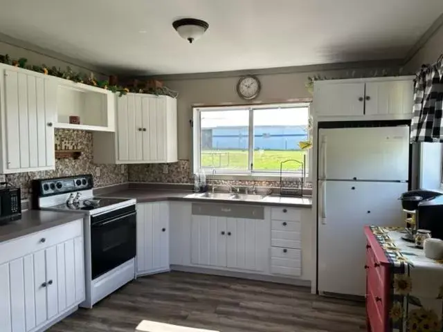 Kitchen/Kitchenette in LOJ BNB