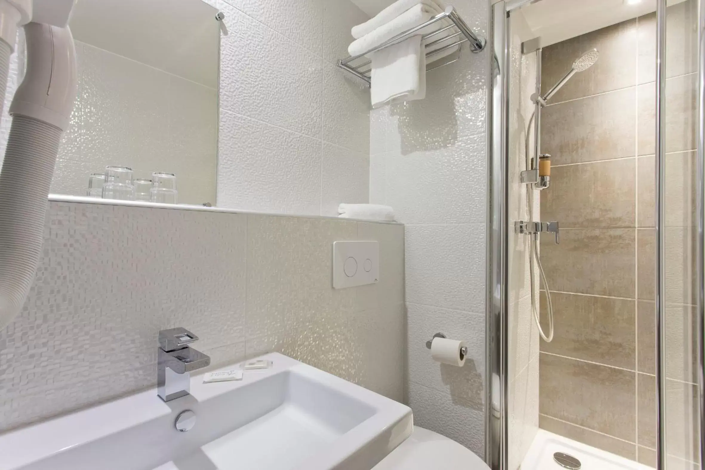 Shower, Bathroom in Hôtel des Pavillons