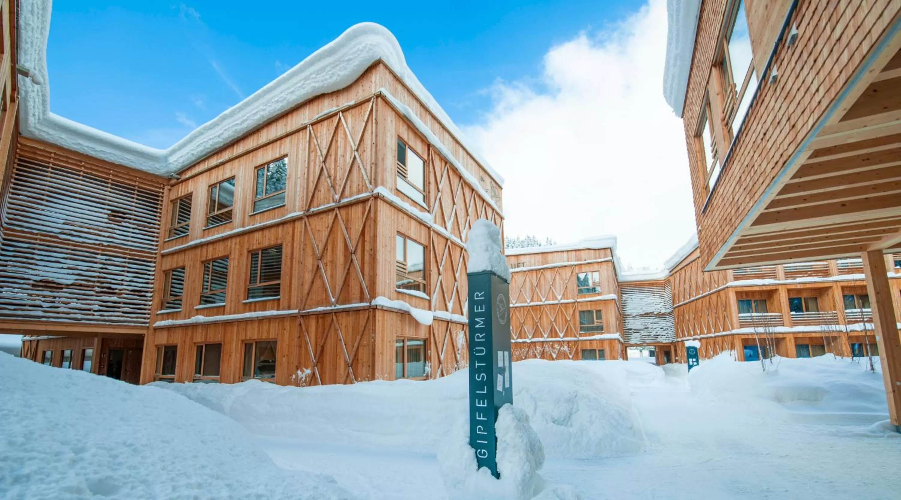 Property building in Tirol Lodge