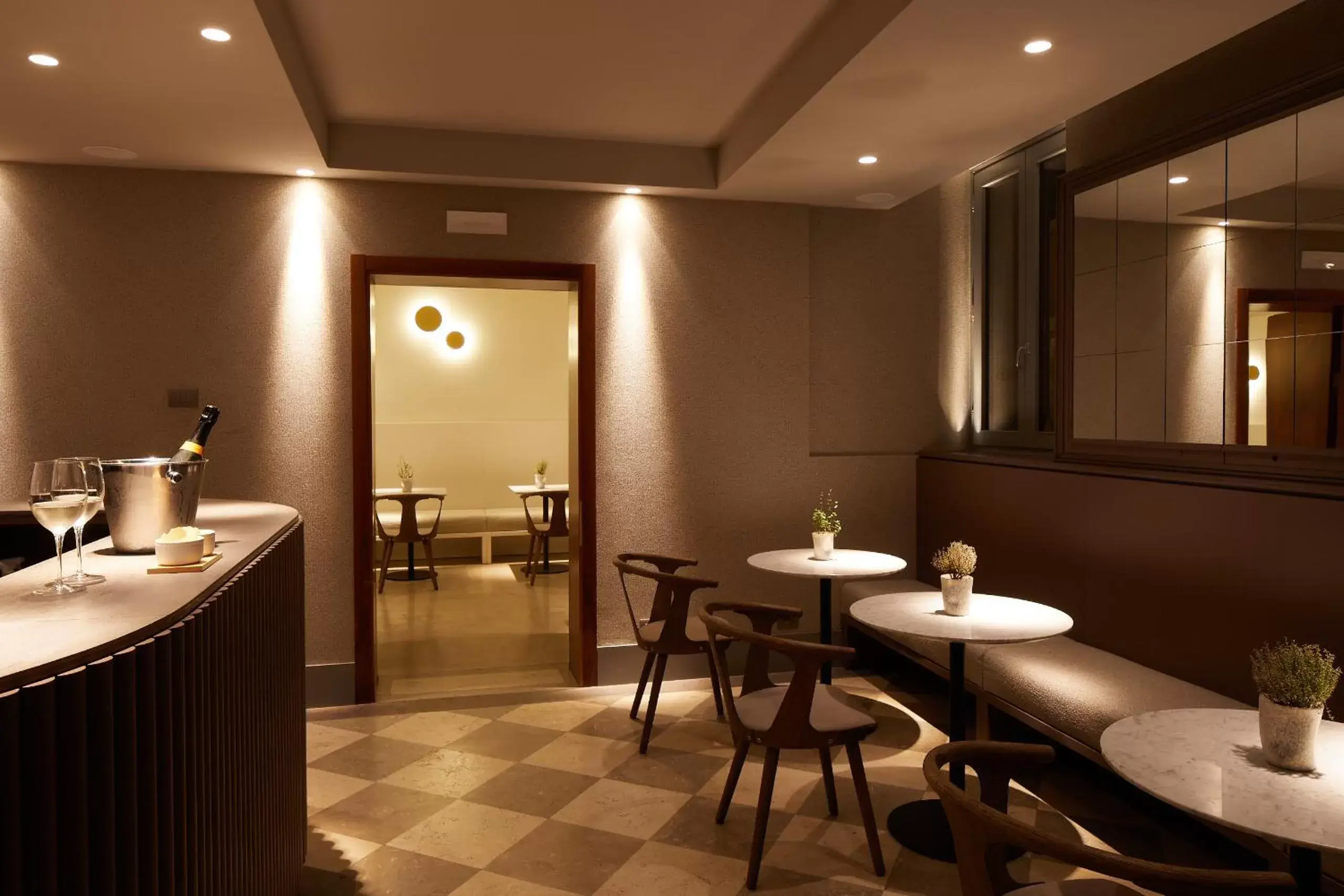 Restaurant/places to eat in Hotel Dei Dragomanni