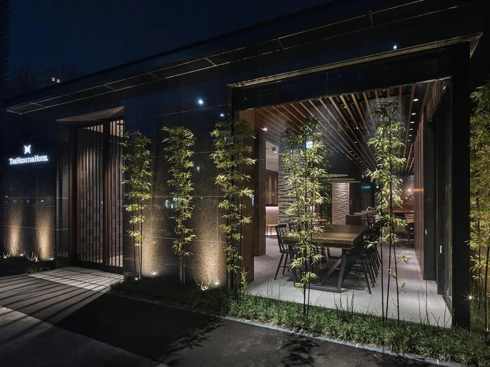 Facade/entrance in The Hedistar Hotel Kyoto Nijo Comic & Books Facade/entrance in The Hedistar Hotel Kyoto Nijo Comic & Books