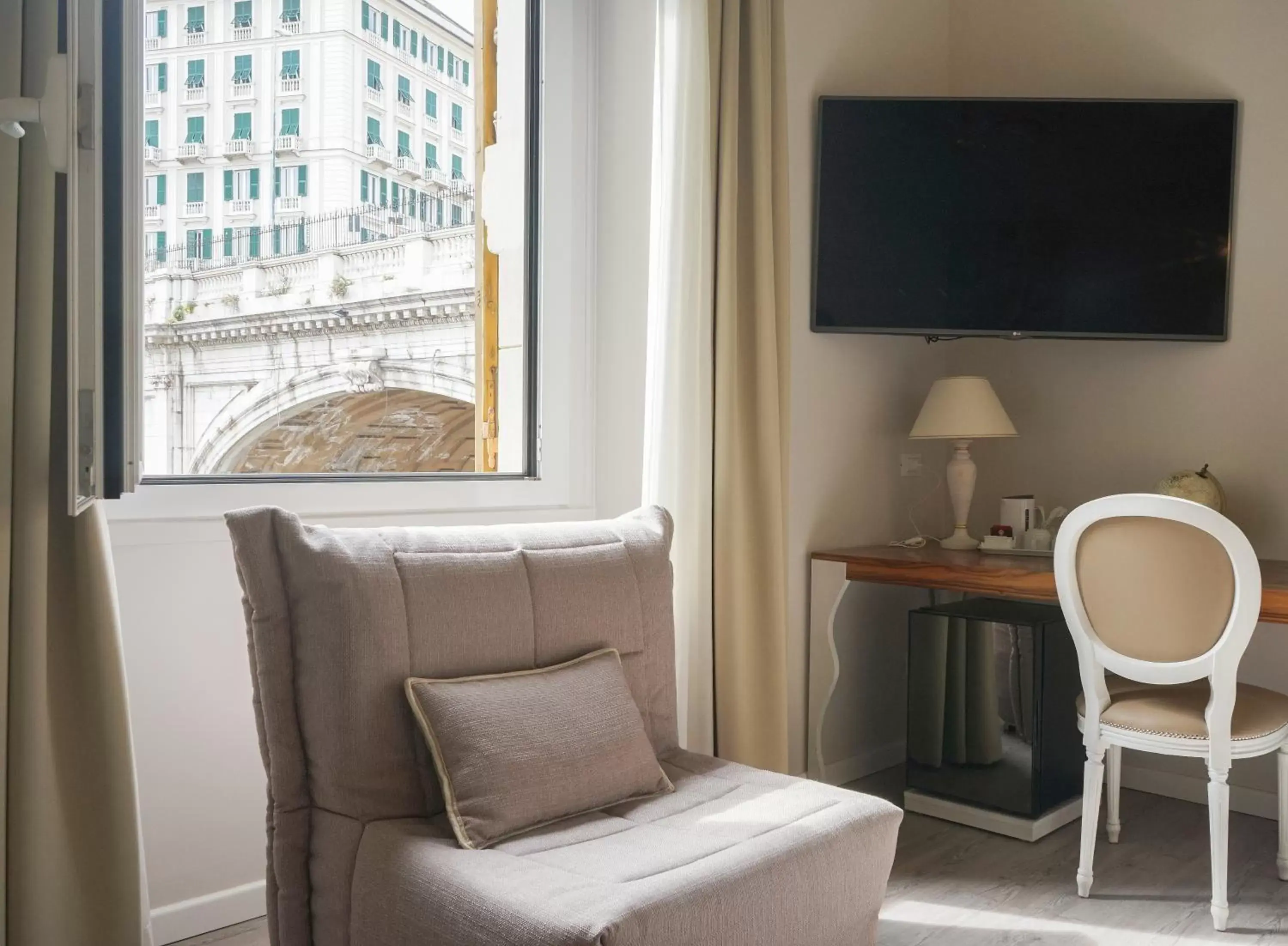 Photo of the whole room, TV/Entertainment Center in Hotel Genova Liberty