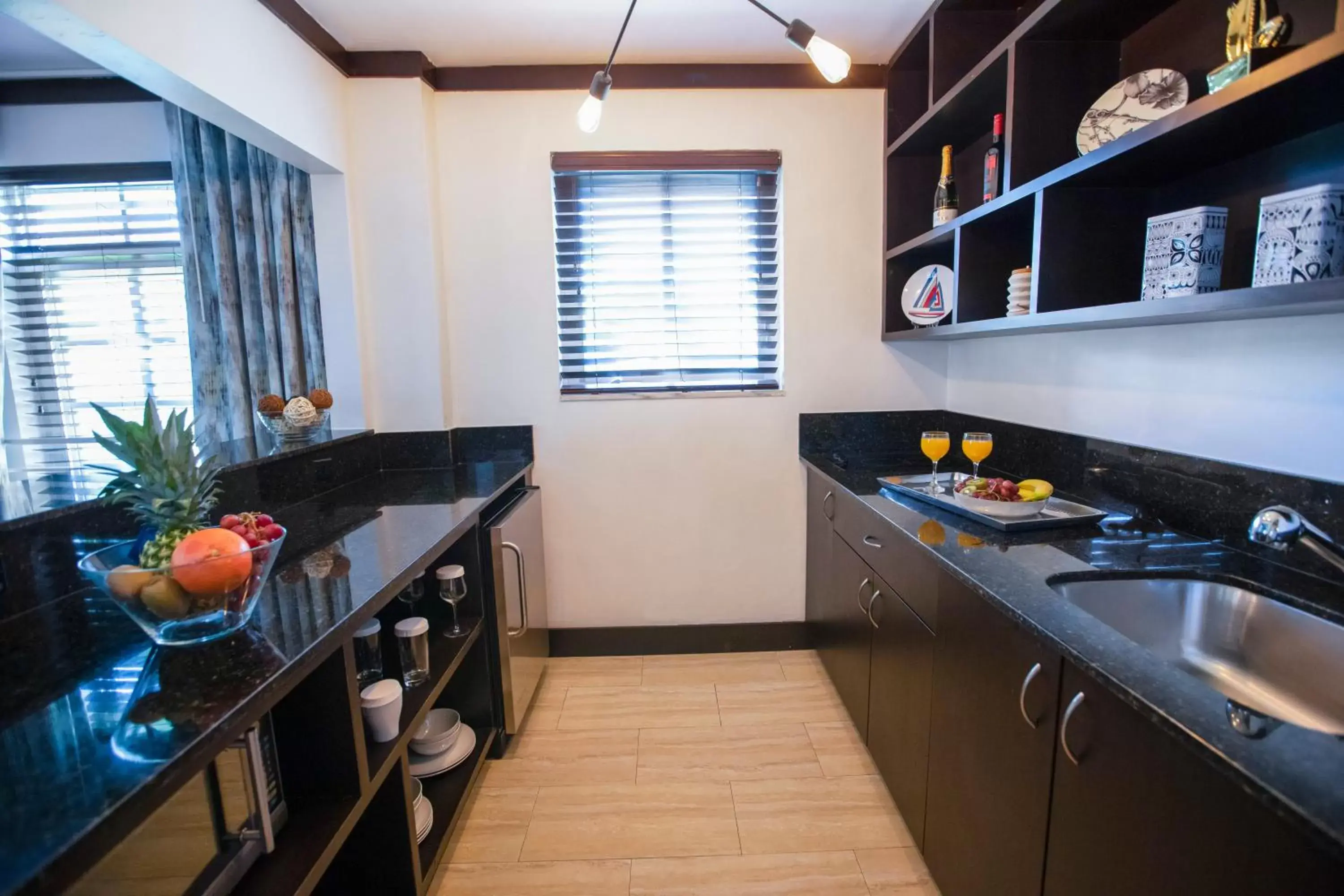 Kitchen or kitchenette, Kitchen/Kitchenette in Lincoln Arms Suites