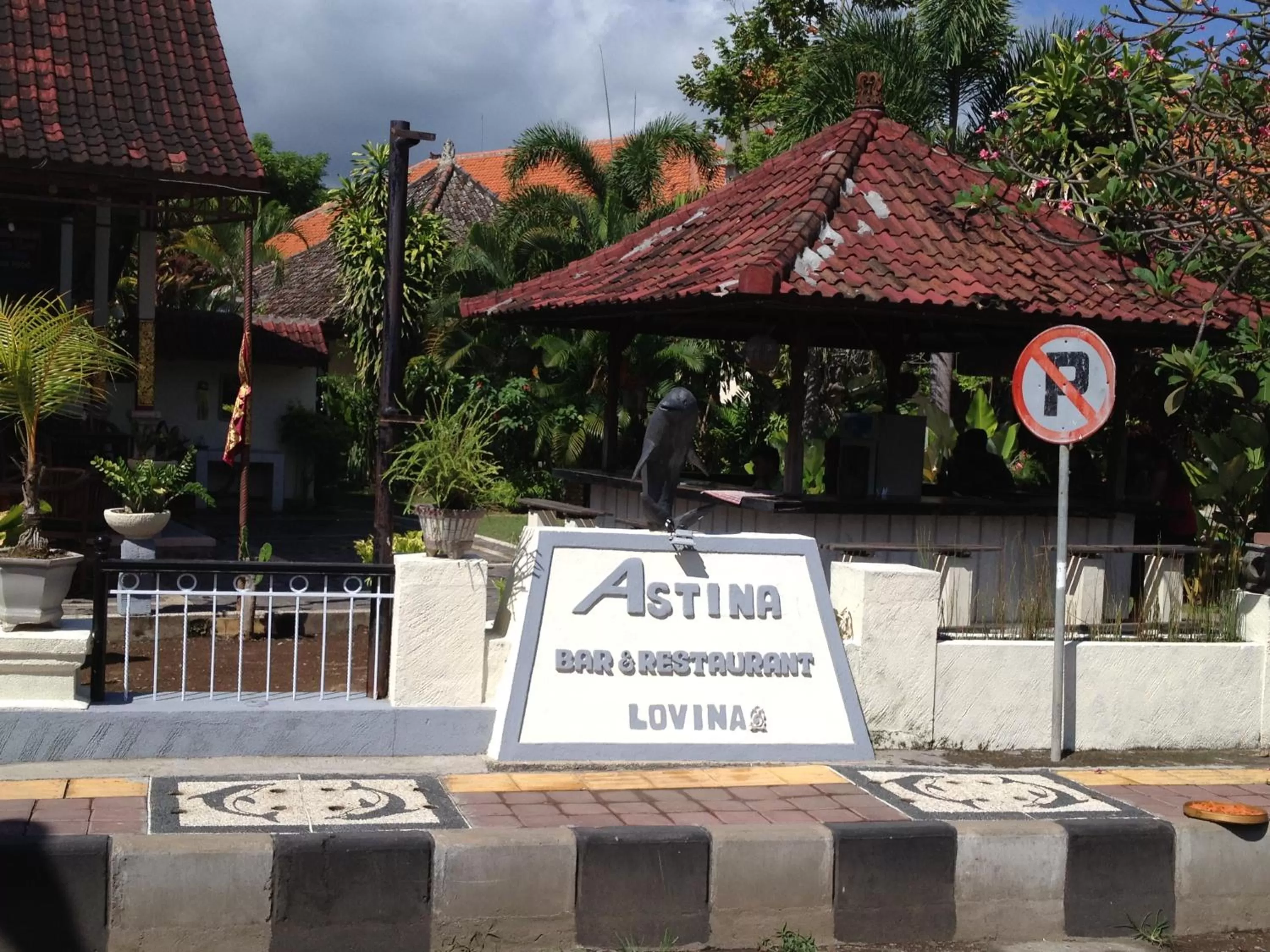 Facade/entrance in Astina Hotel