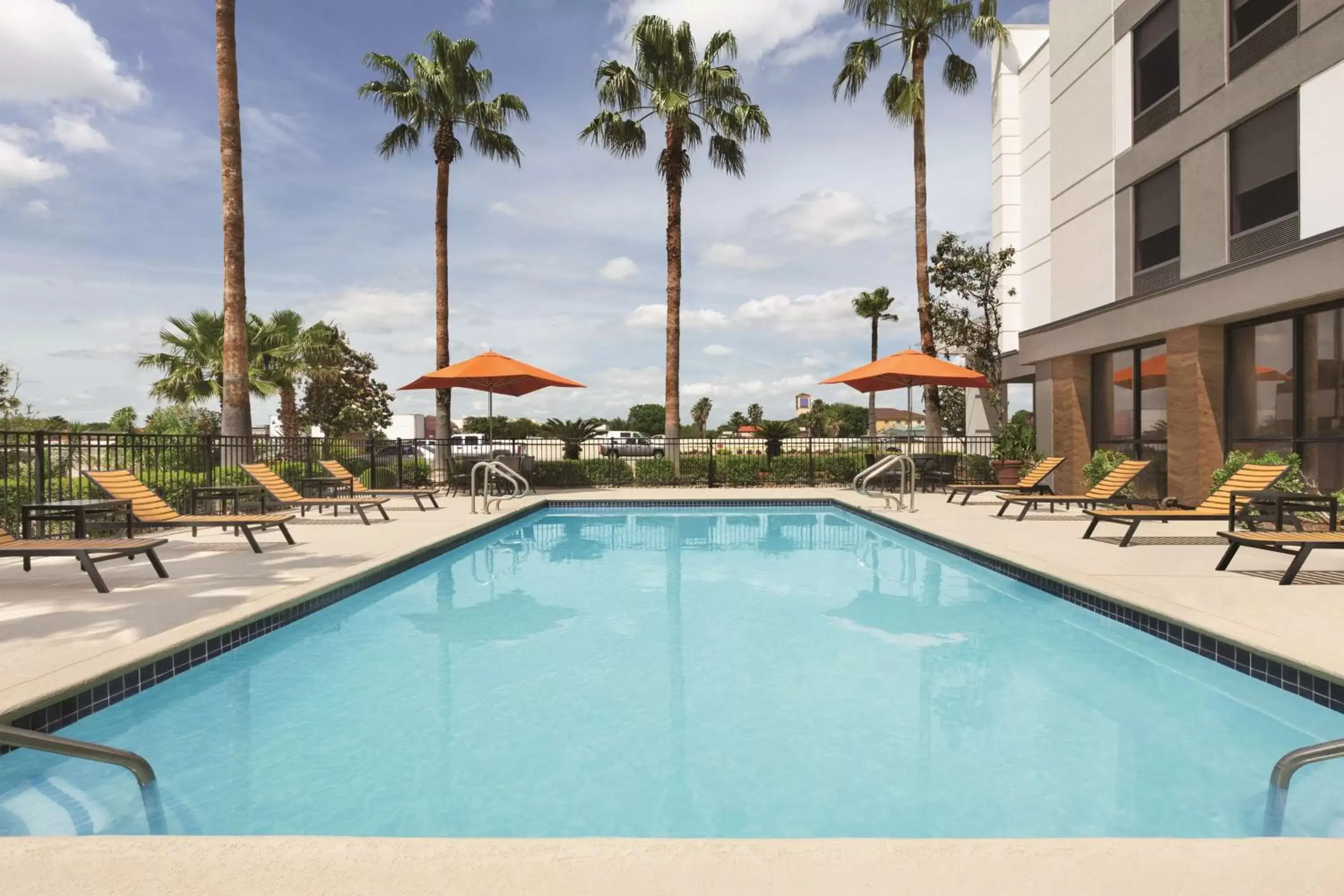 Pool view, Swimming Pool in Hampton Inn - Houston/Brookhollow