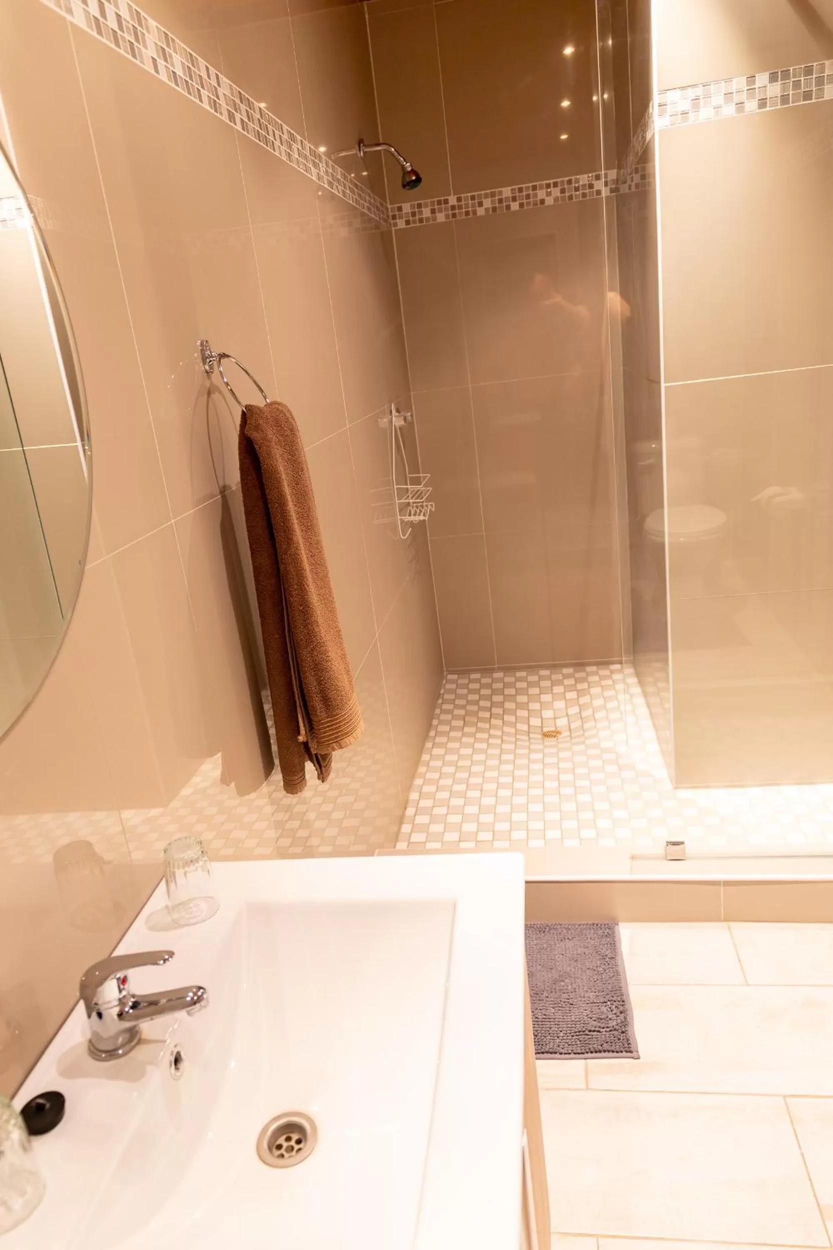 Bathroom in Out of Africa Town Lodge