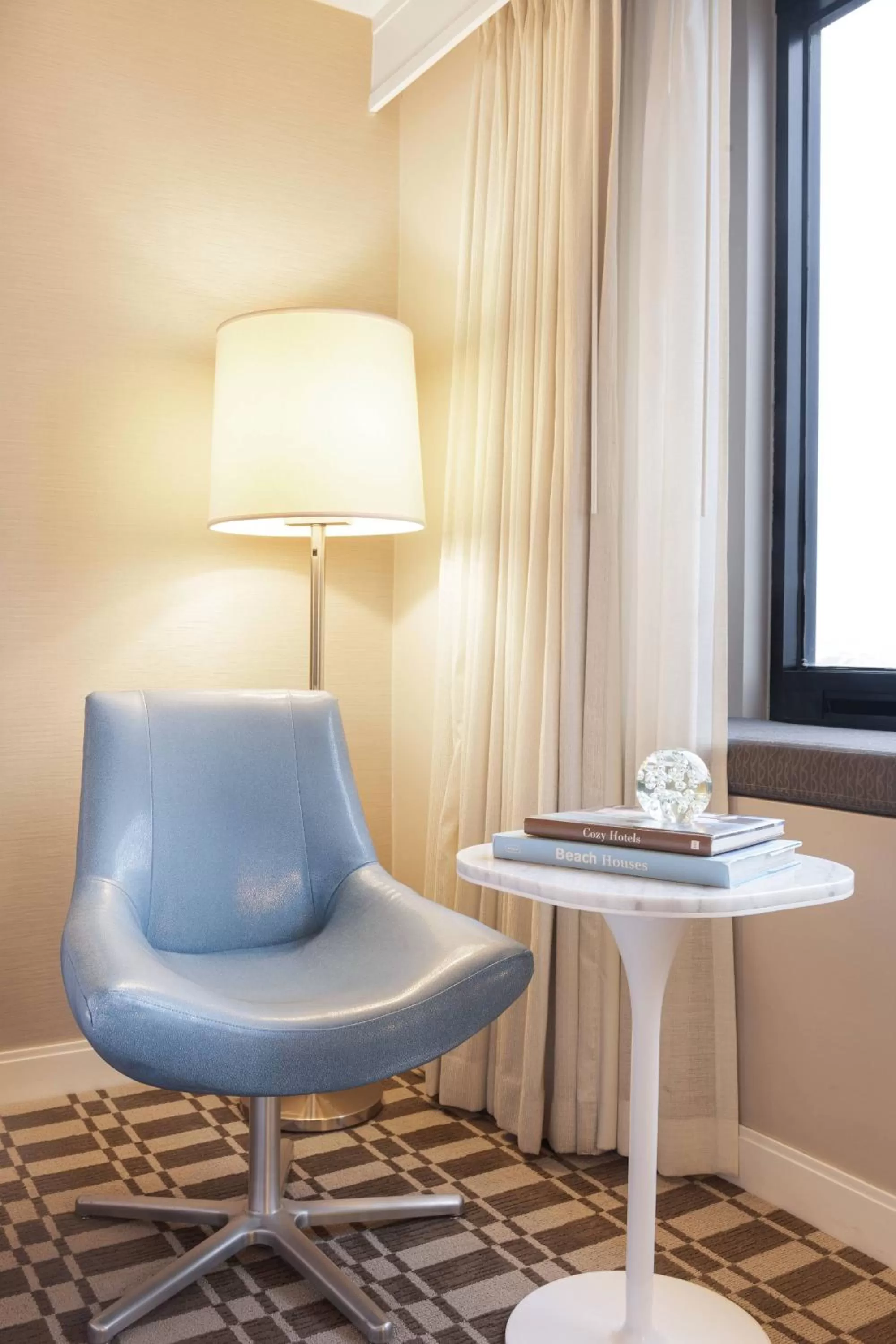 Junior Suite, 1 King, Harbor view, Corner room in Marriott Long Beach Downtown