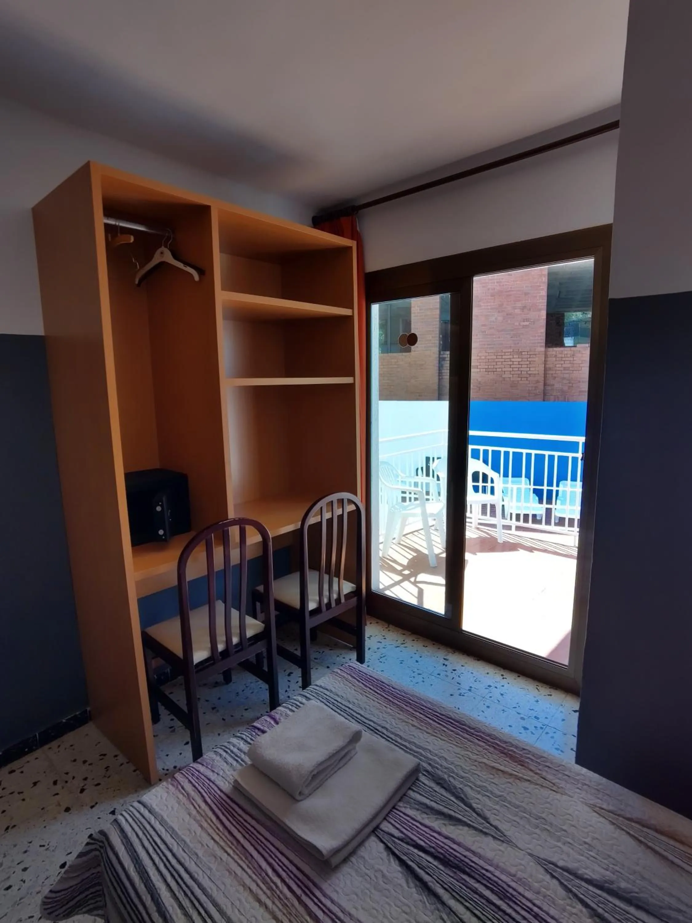 Photo of the whole room, Bed in Raco d'en Pepe