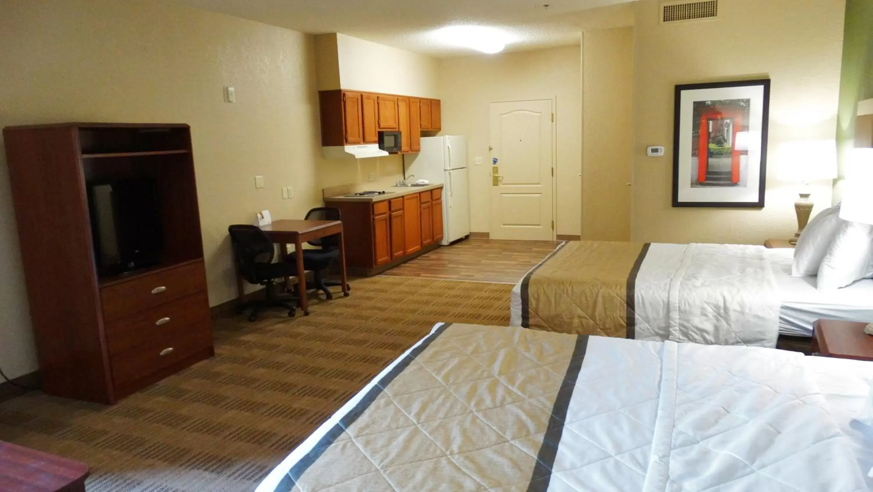 Bed in Extended Stay America Suites - Dallas - Frankford Road