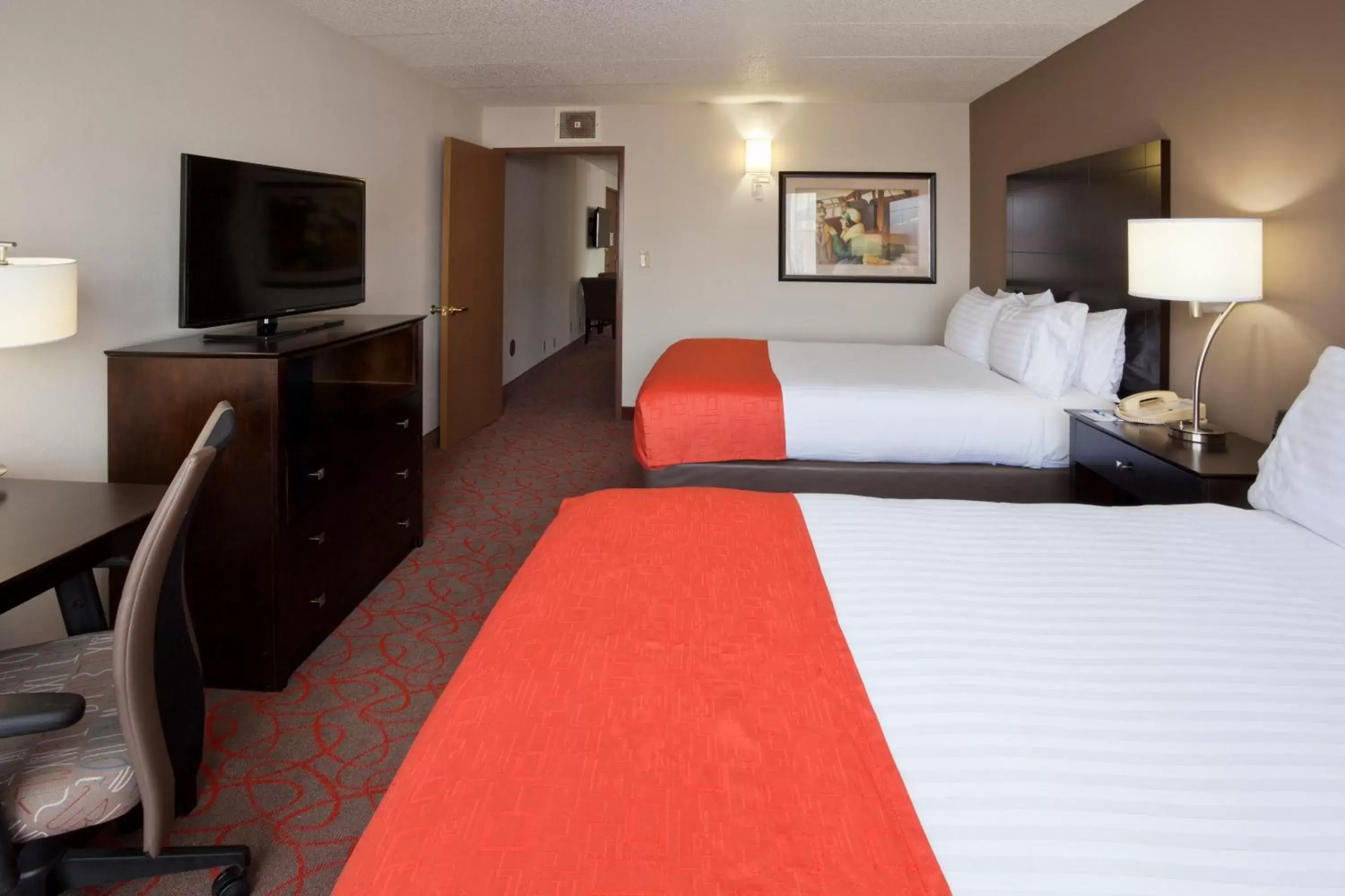 Photo of the whole room, Bed in Holiday Inn Express & Suites Bloomington West, an IHG Hotel