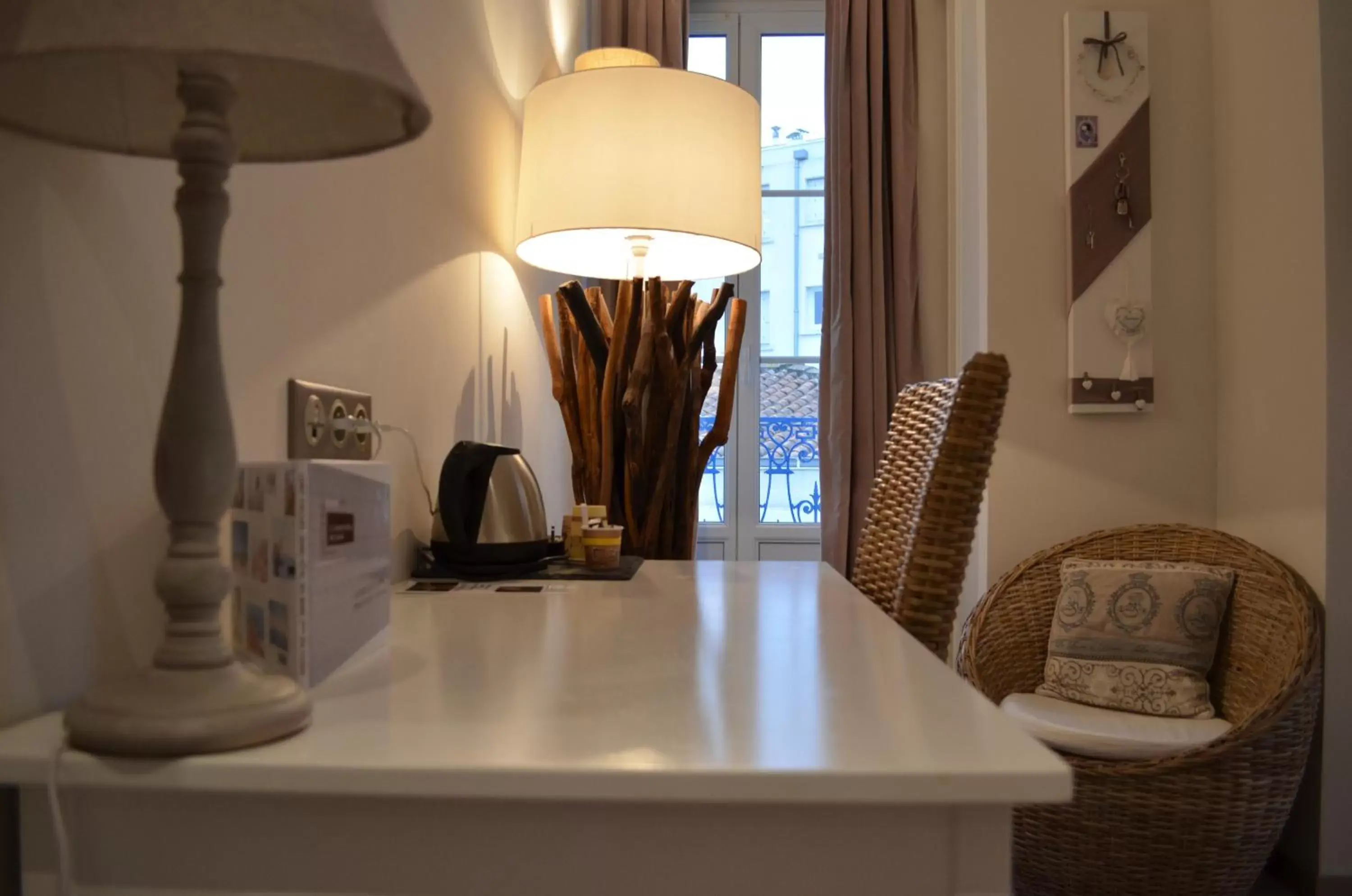 Coffee/tea facilities, Seating Area in Grand Hôtel des Bains SPA