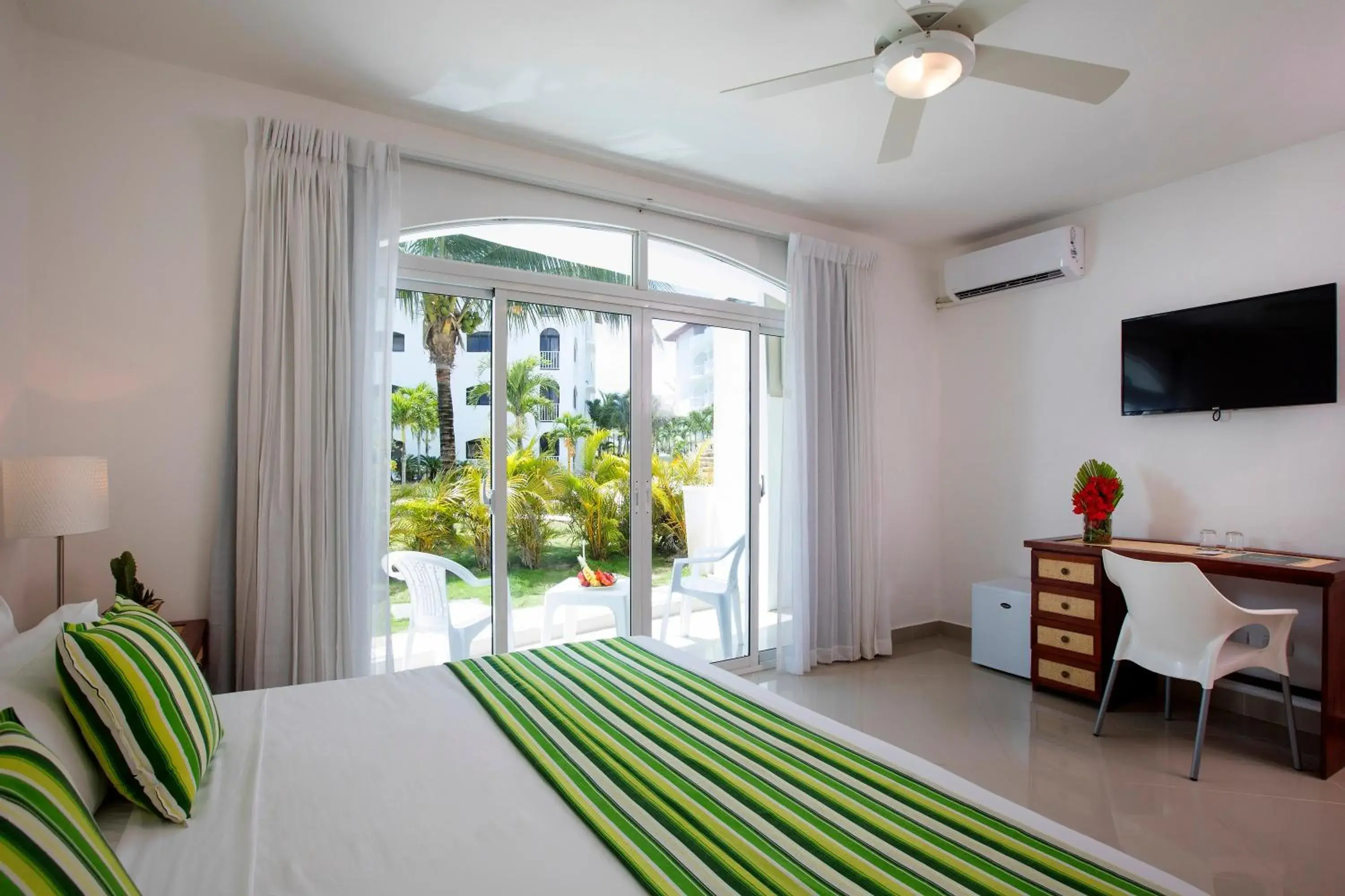 Bedroom, Bed in HM Alma de Bayahibe - Adults Only