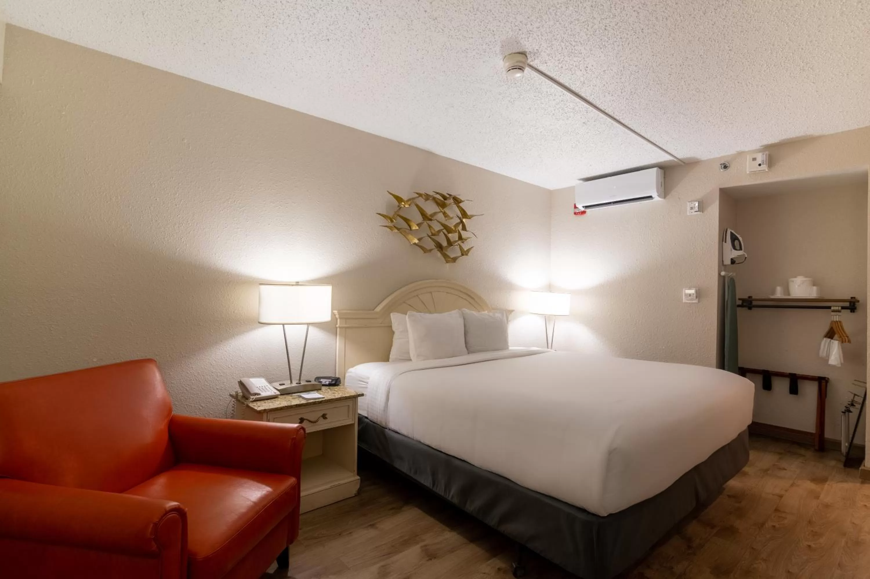 Bed in Emerald Beach Hotel Corpus Christi