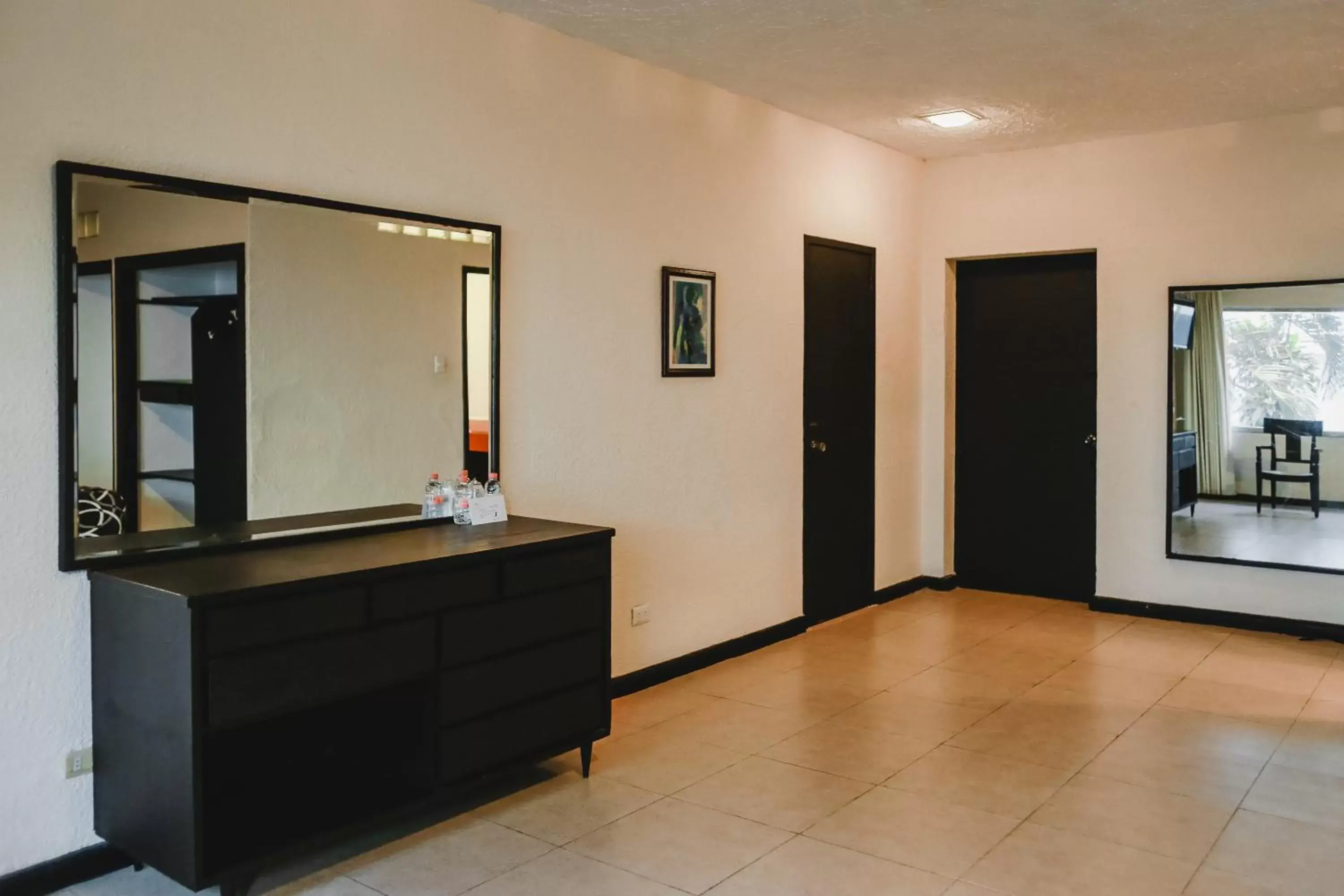 Photo of the whole room, Lobby/Reception in Hotel Colon Merida