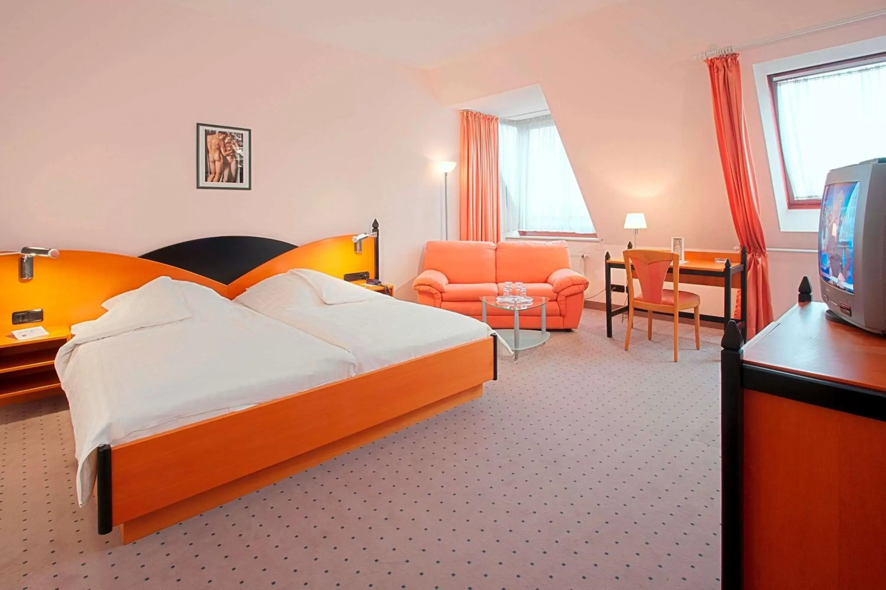 Bedroom, Bed in Tryp by Wyndham Kassel City Centre