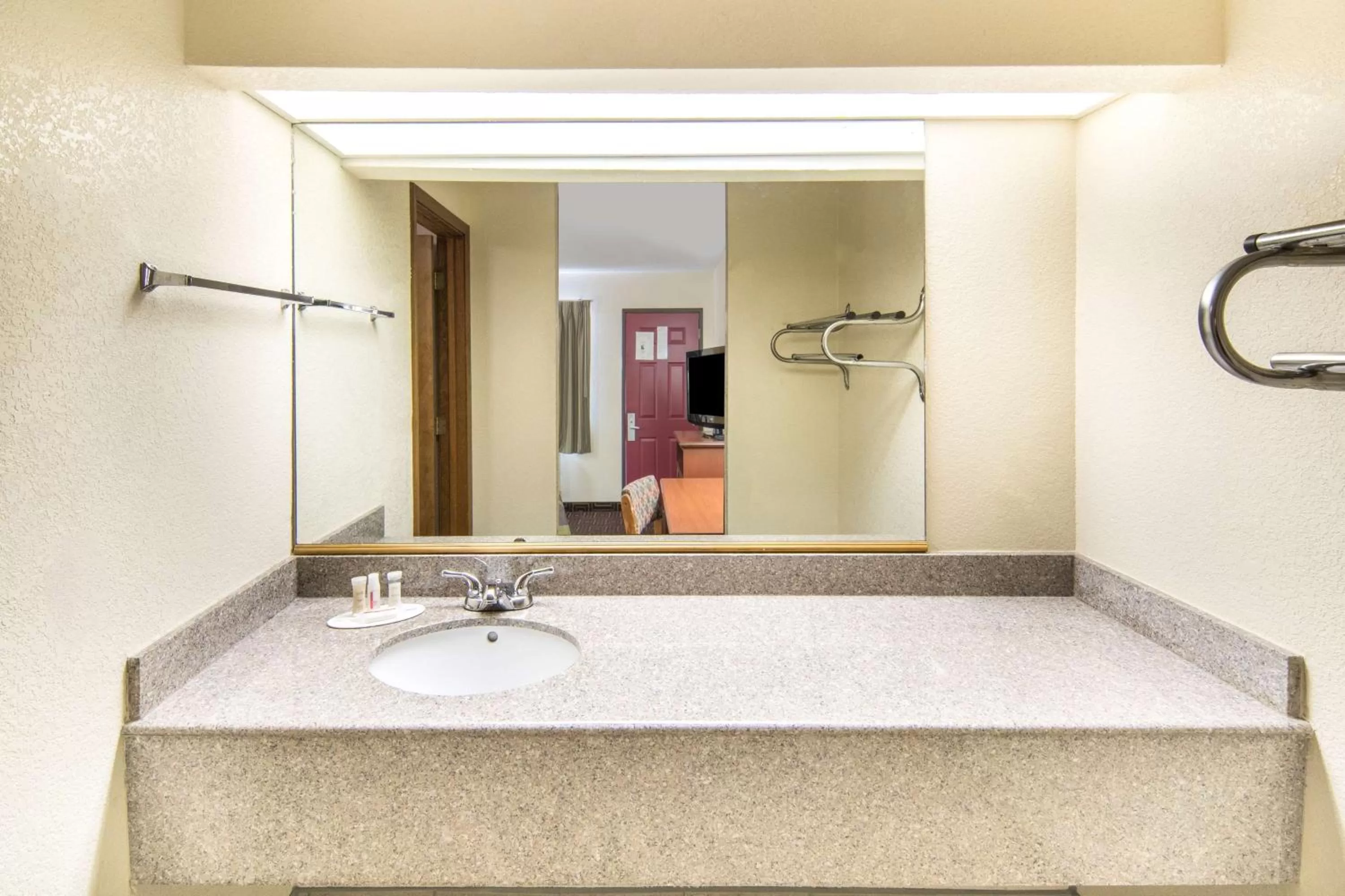 Bathroom in Super 8 by Wyndham Seguin