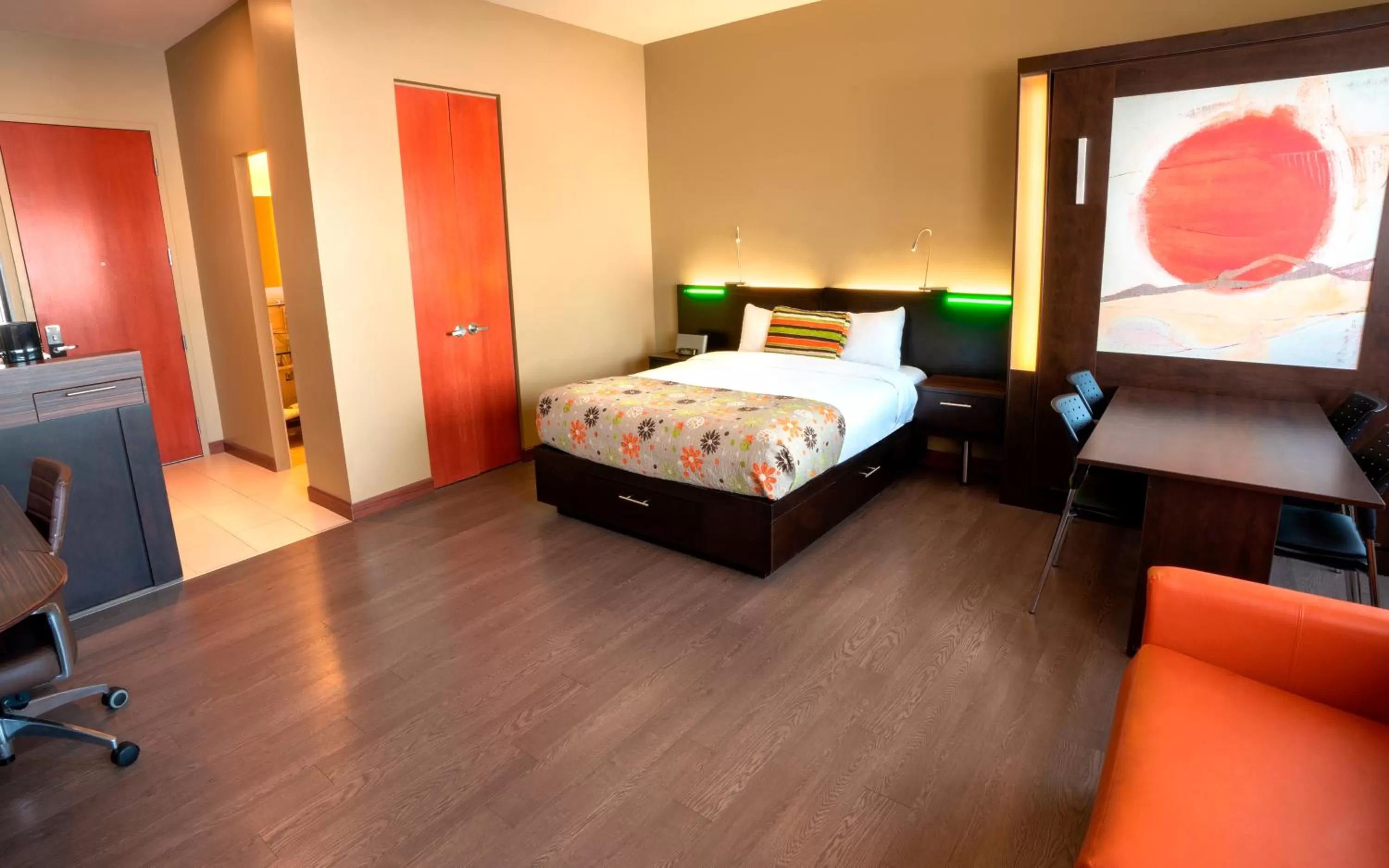 Family Room with Two Queen Beds and Sofa Bed in Hôtel Must Aéroport de Québec par JARO