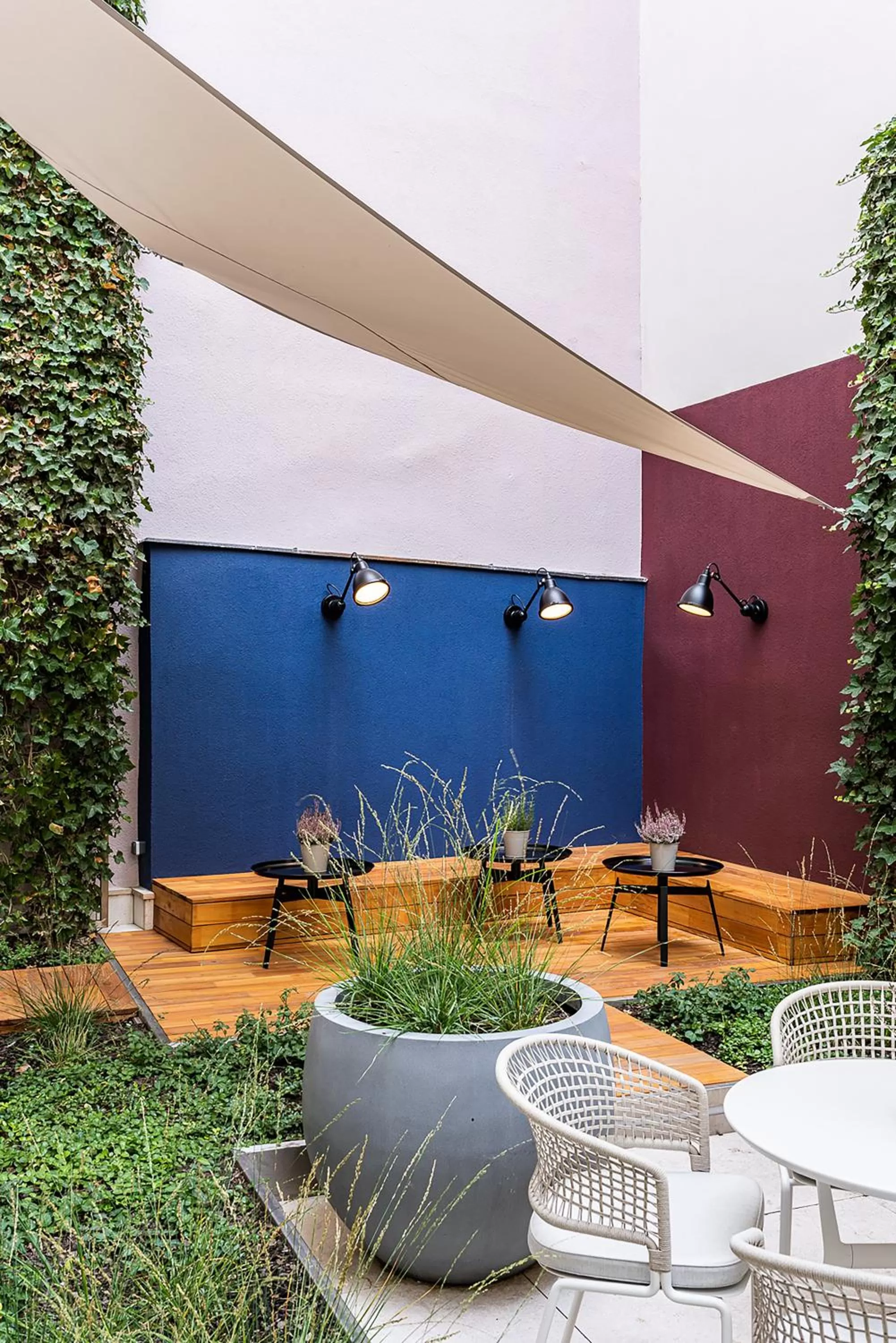 Facade/entrance in Maximilian Hotel