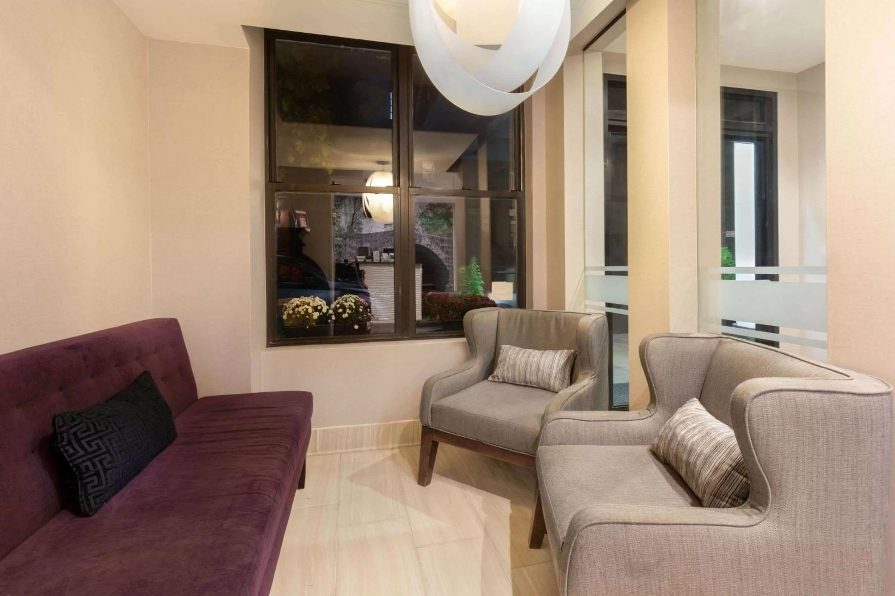 Lobby or reception in La Quinta by Wyndham New York City Central Park