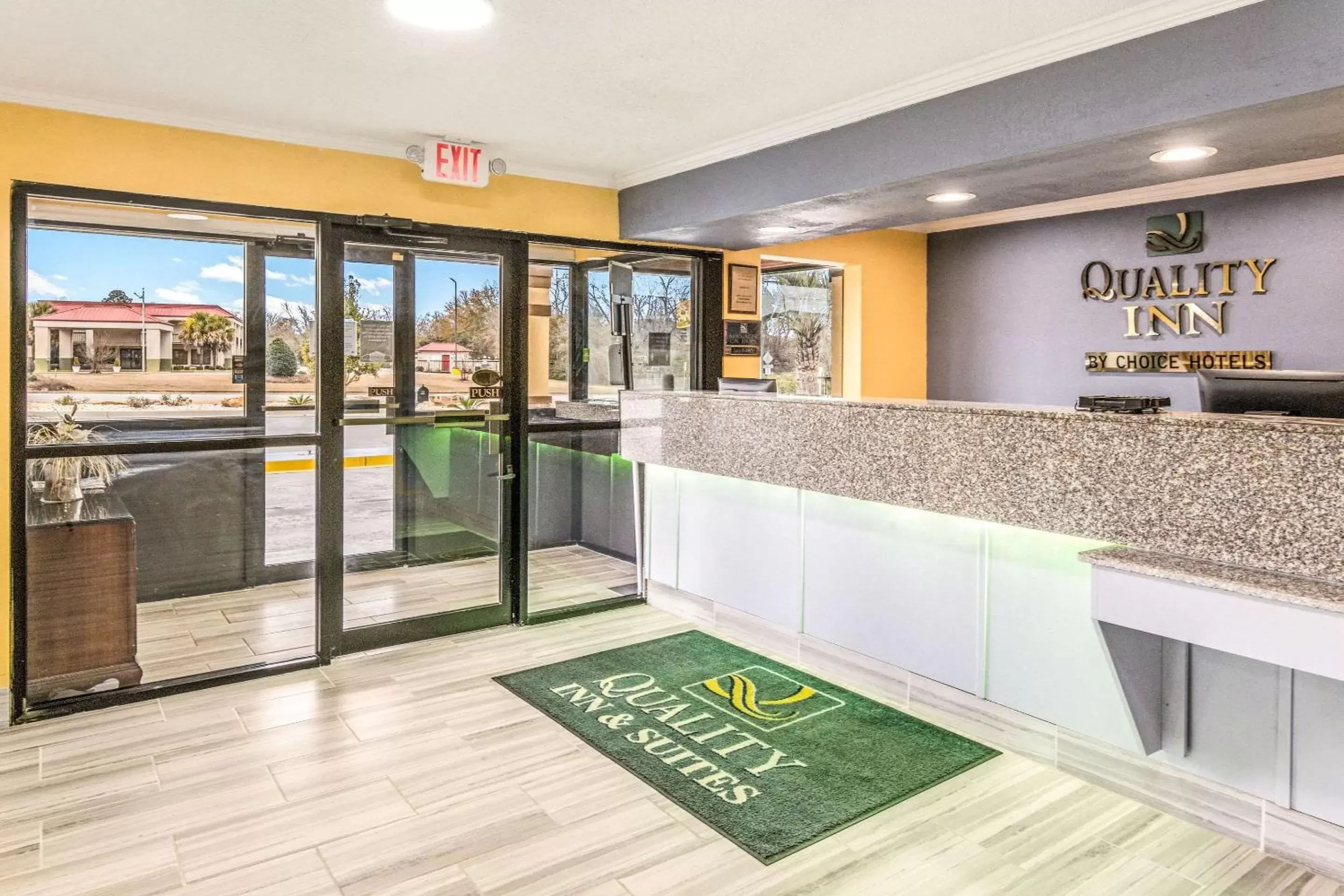 Lobby or reception in Quality Inn & Suites Dublin