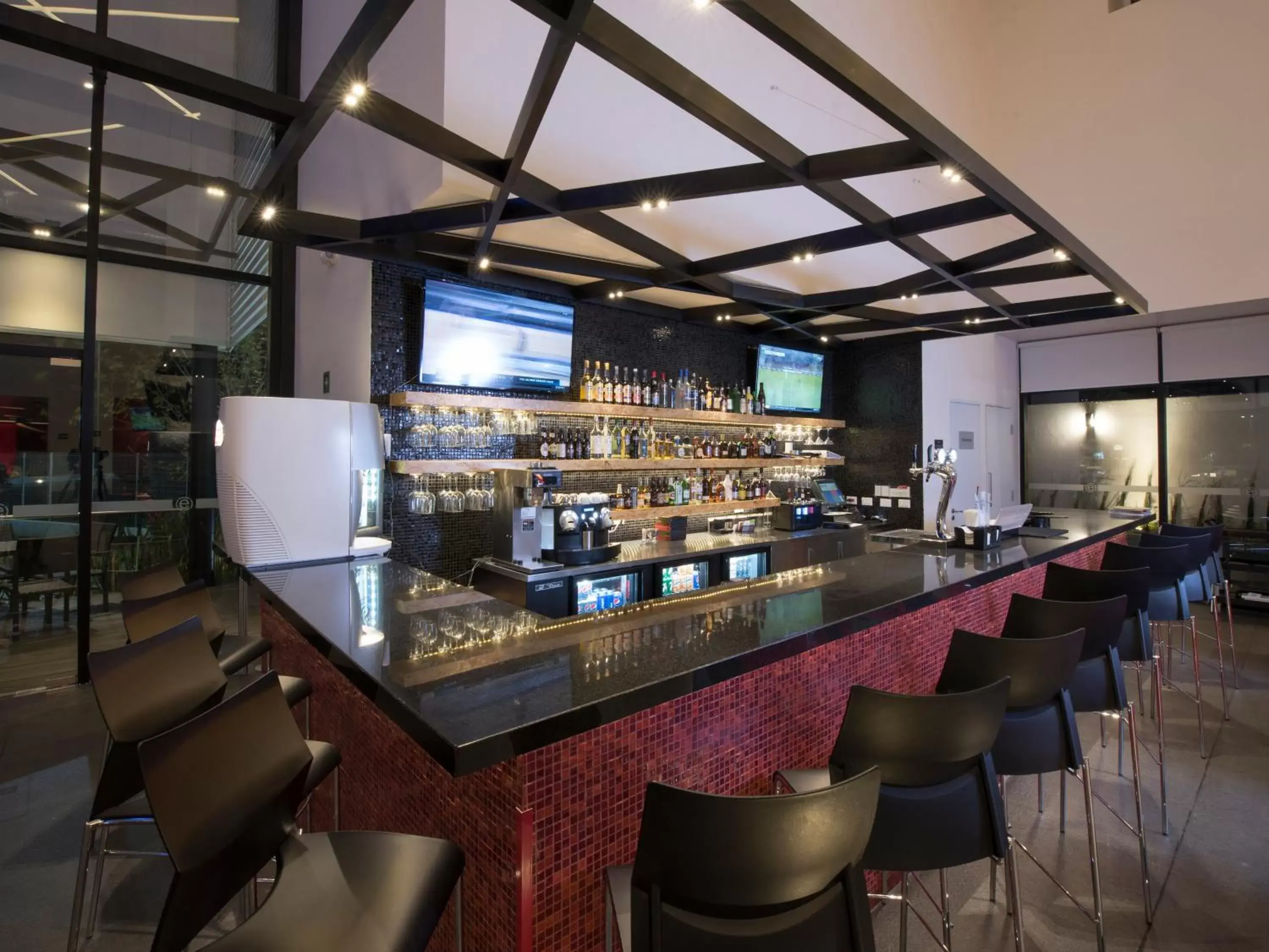 Lounge or bar, Lounge/Bar in Ramada Encore by Wyndham Guadalajara Sur