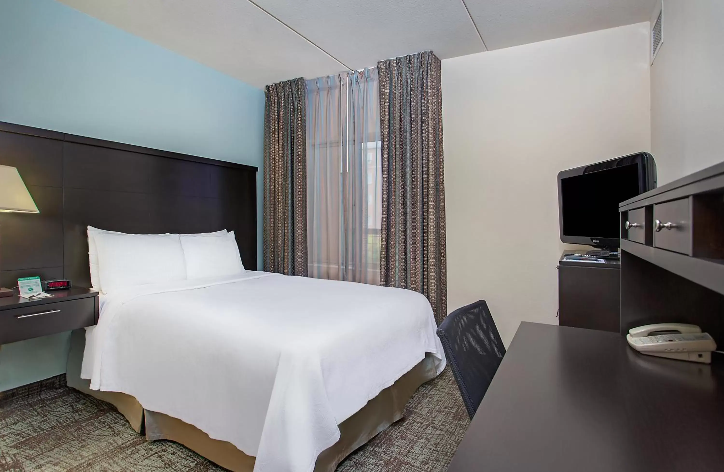 Bed in Staybridge Suites Chattanooga Downtown - Convention Center, an IHG Hotel
