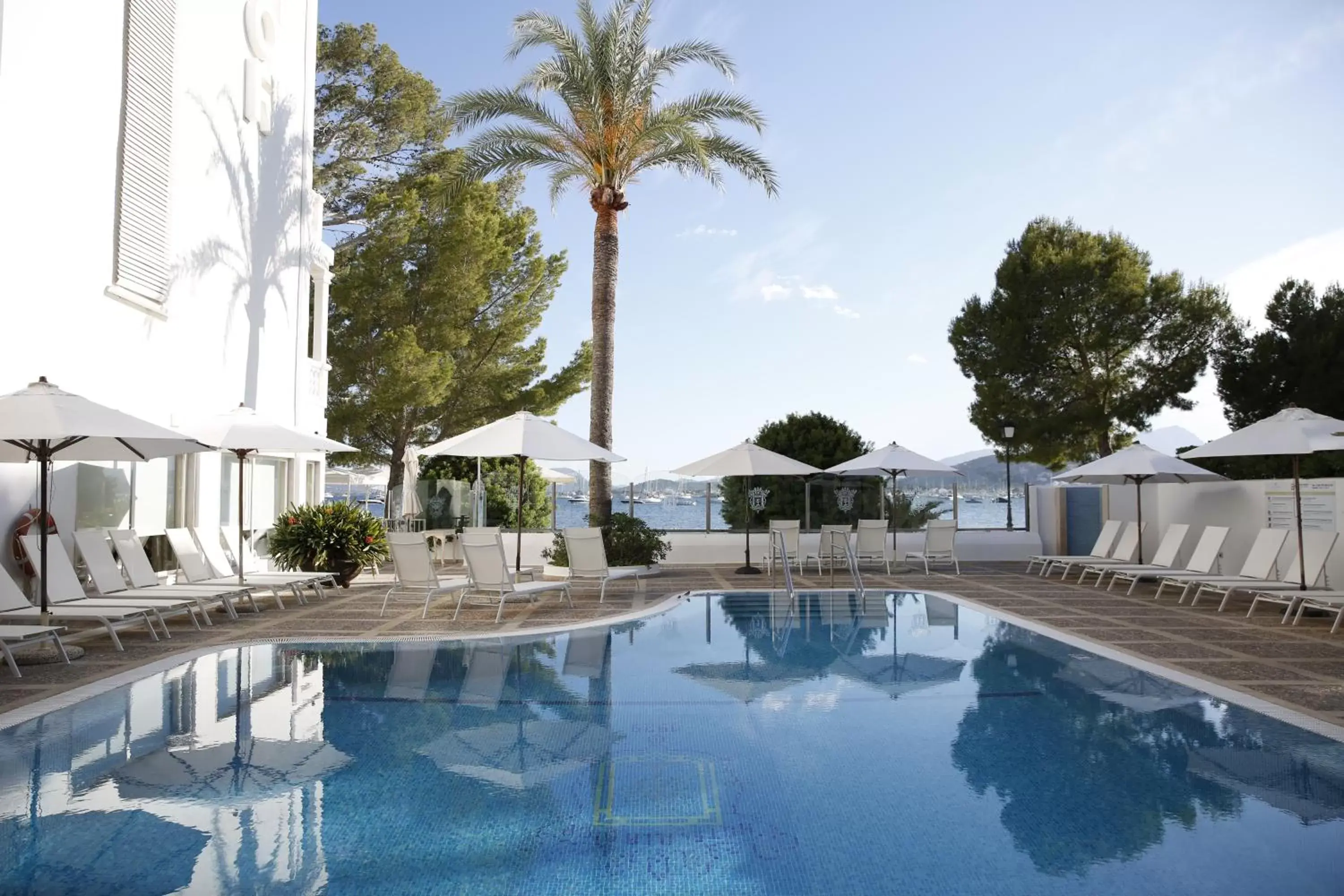 Swimming Pool in Hotel Illa d'Or & Club Apts 4* Sup