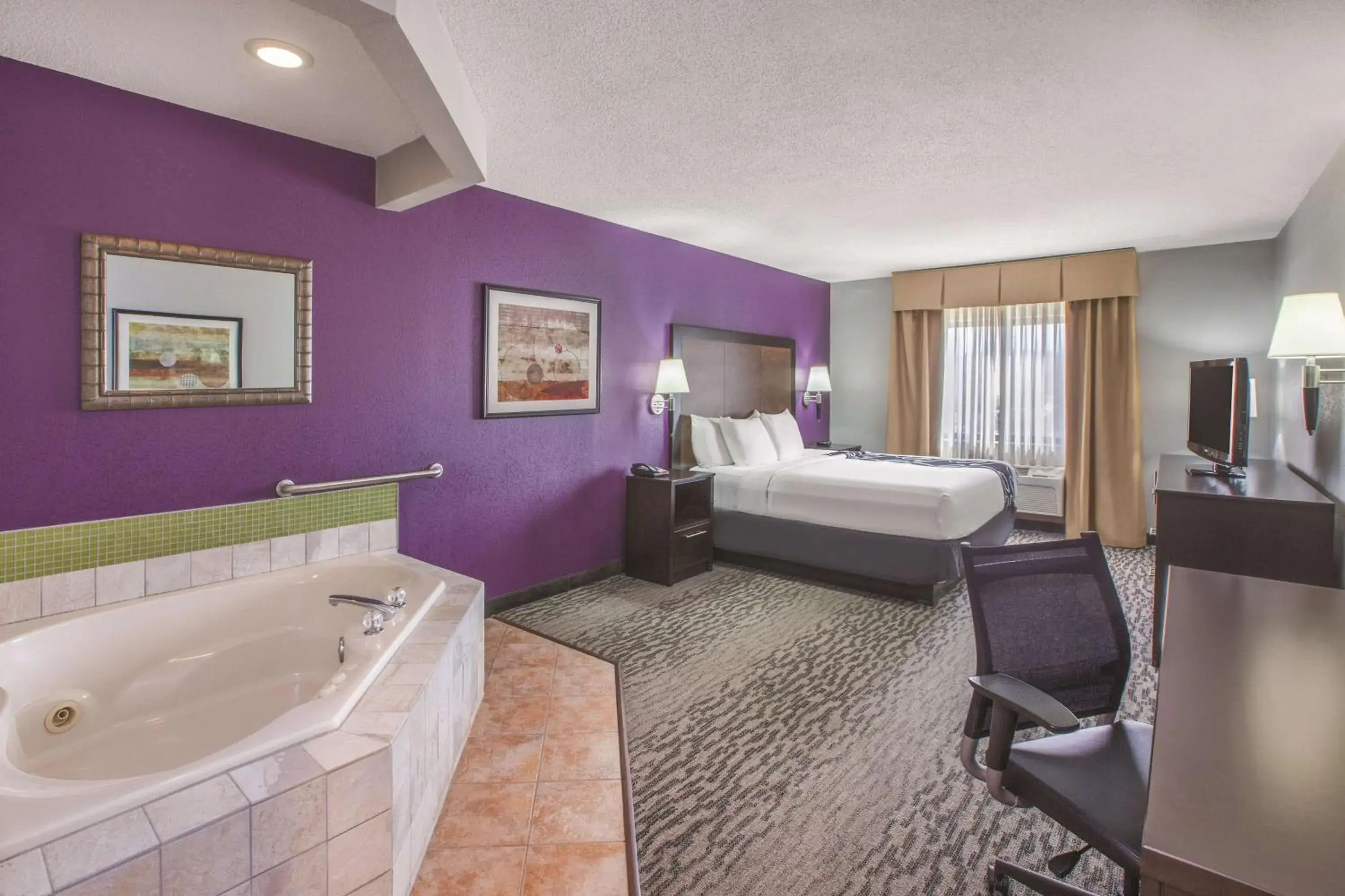 Photo of the whole room, Bathroom in La Quinta Inn & Suites by Wyndham Erie