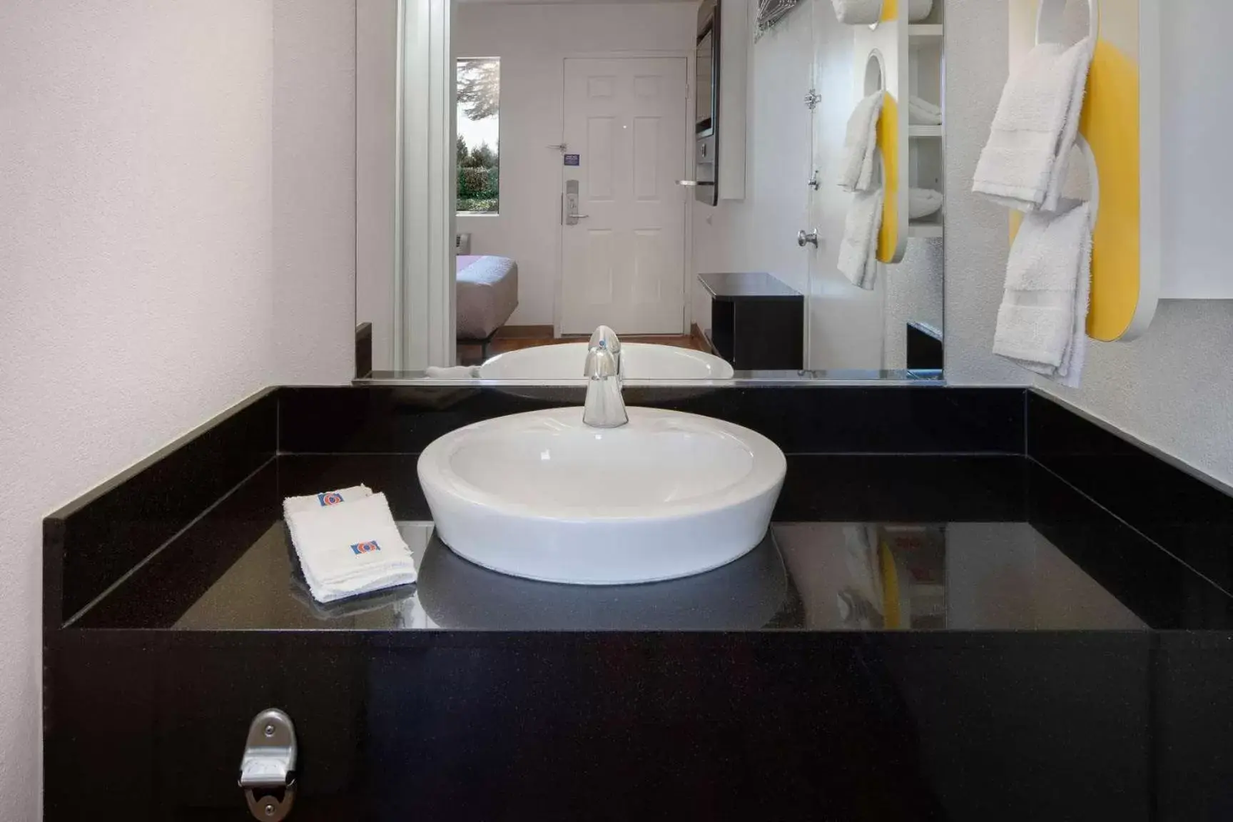 Bedroom, Bathroom in Motel 6-Arcadia, CA - Los Angeles - Pasadena Area