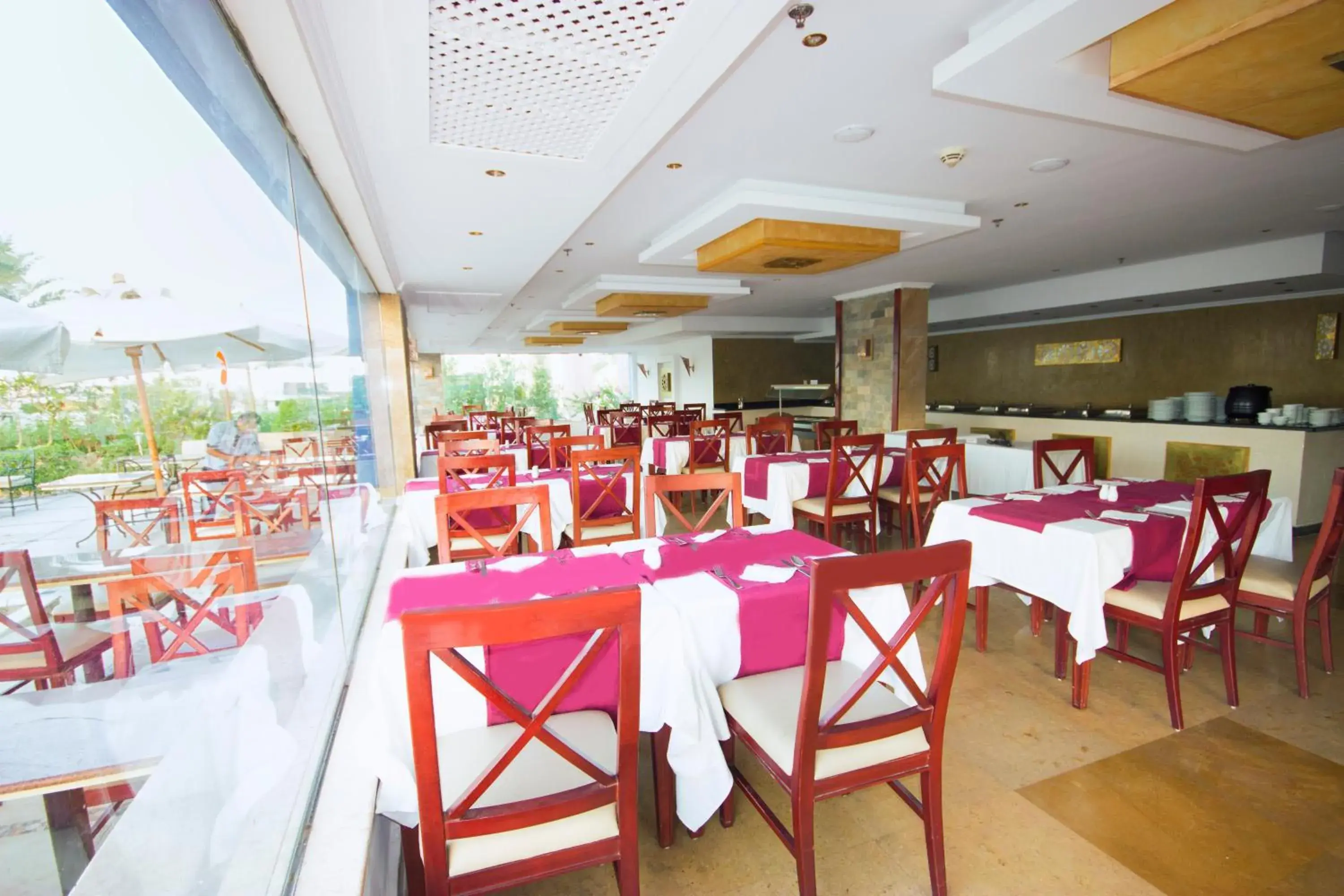 Restaurant/Places to Eat in Naama Blue Hotel