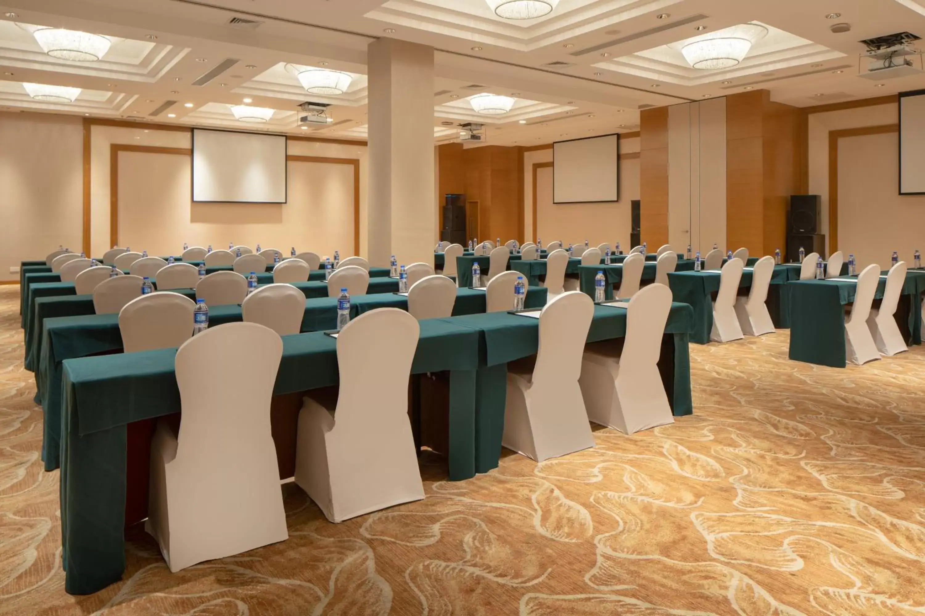 Meeting/conference room in Holiday Inn Nanchang Riverside, an IHG Hotel