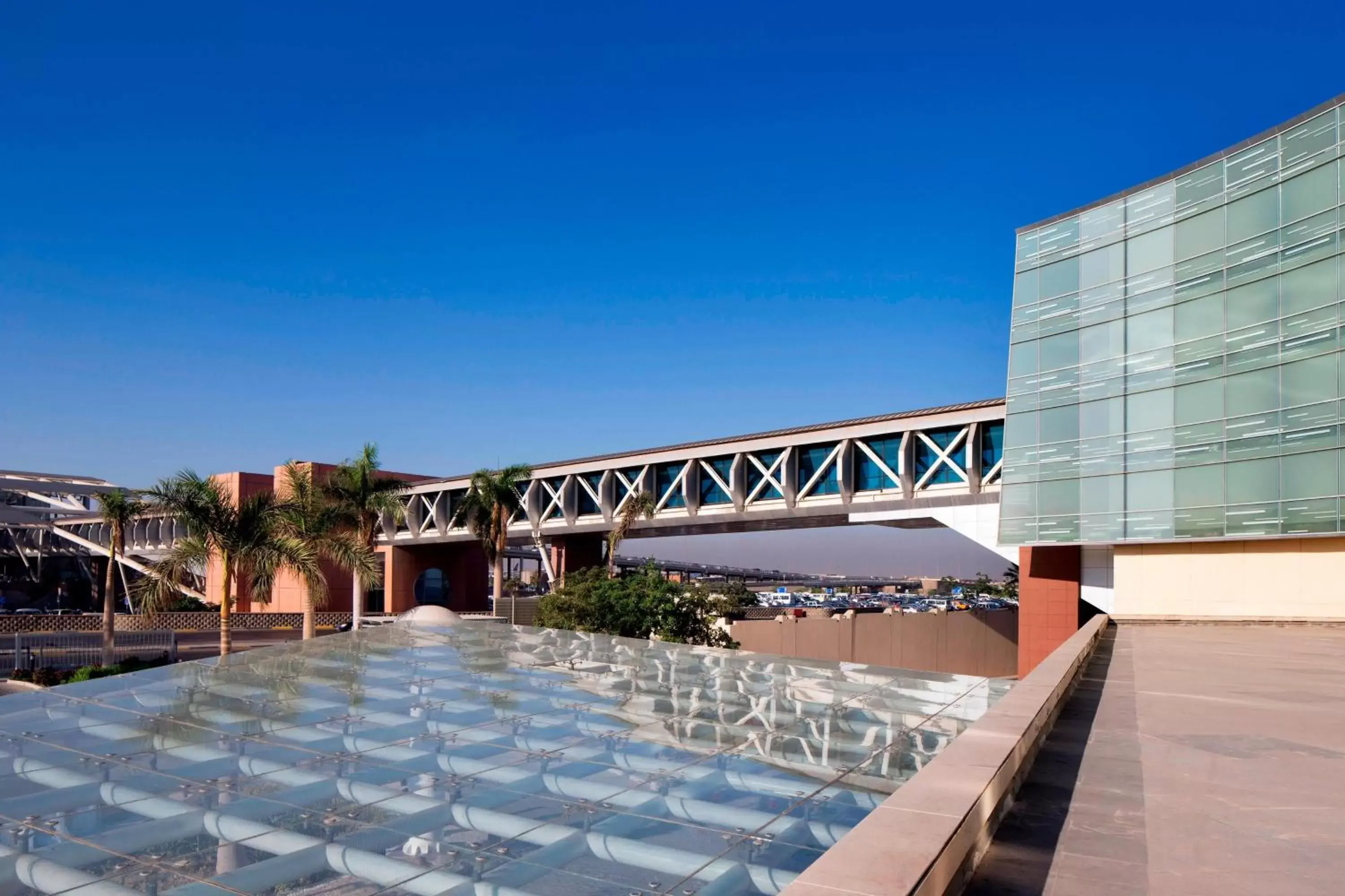 Photo of the whole room, Swimming Pool in Le Meridien Cairo Airport