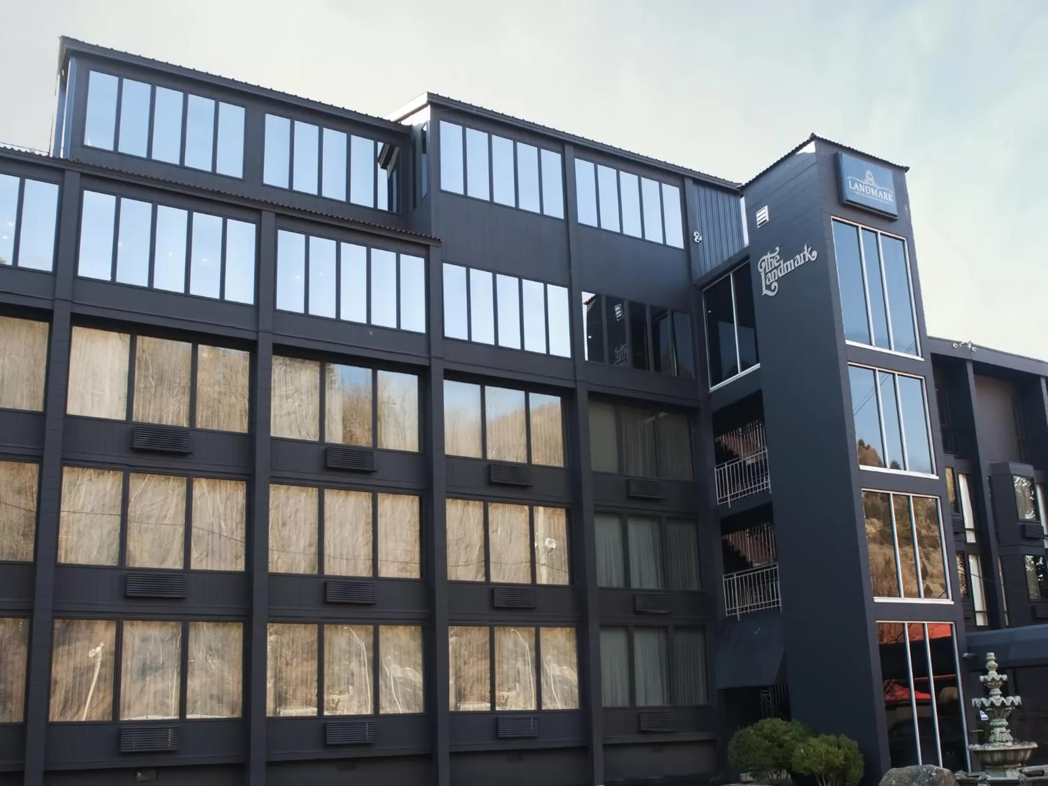 Facade/entrance in The Landmark Hotel