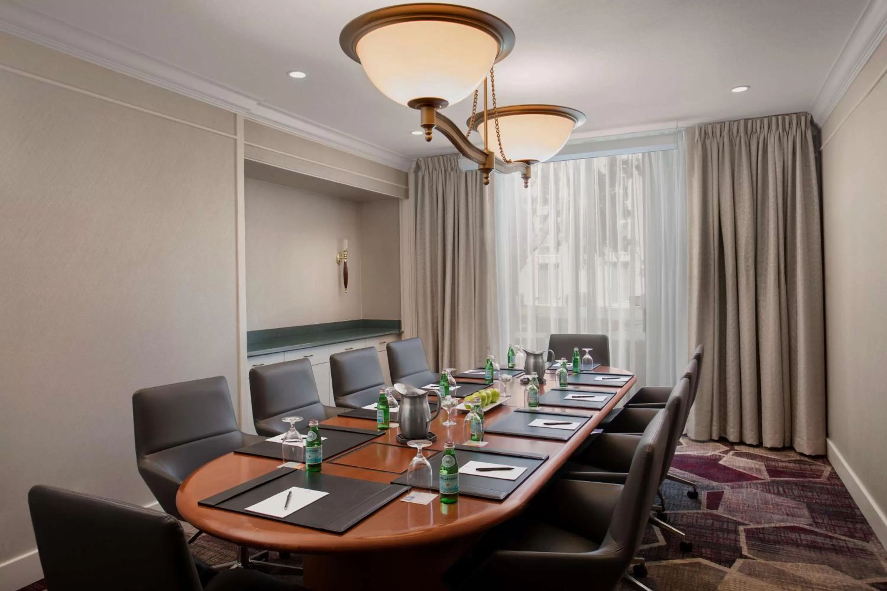 Meeting/conference room in Hilton Oakland Airport