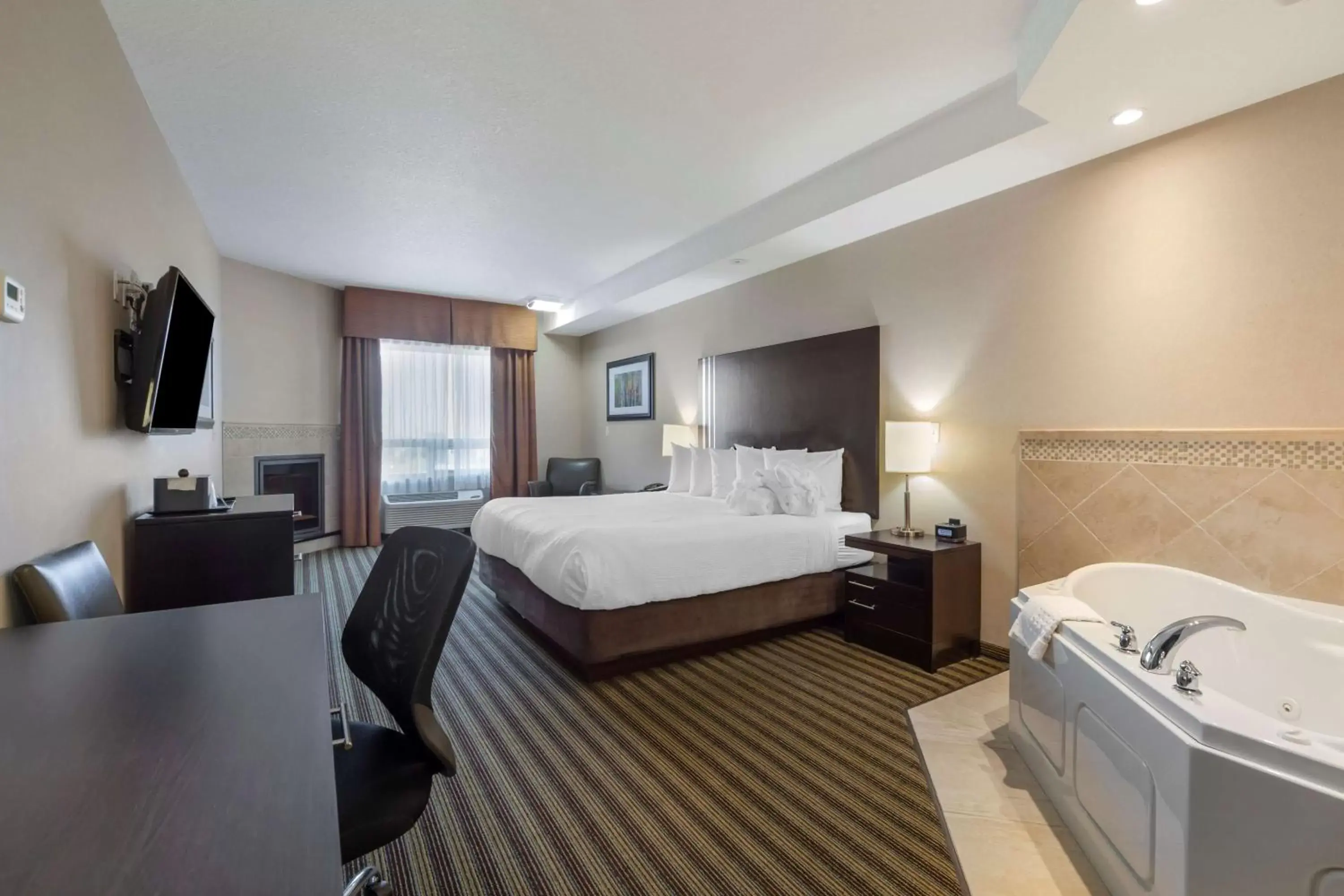 Bedroom in Best Western Plus Sherwood Park Inn & Suites