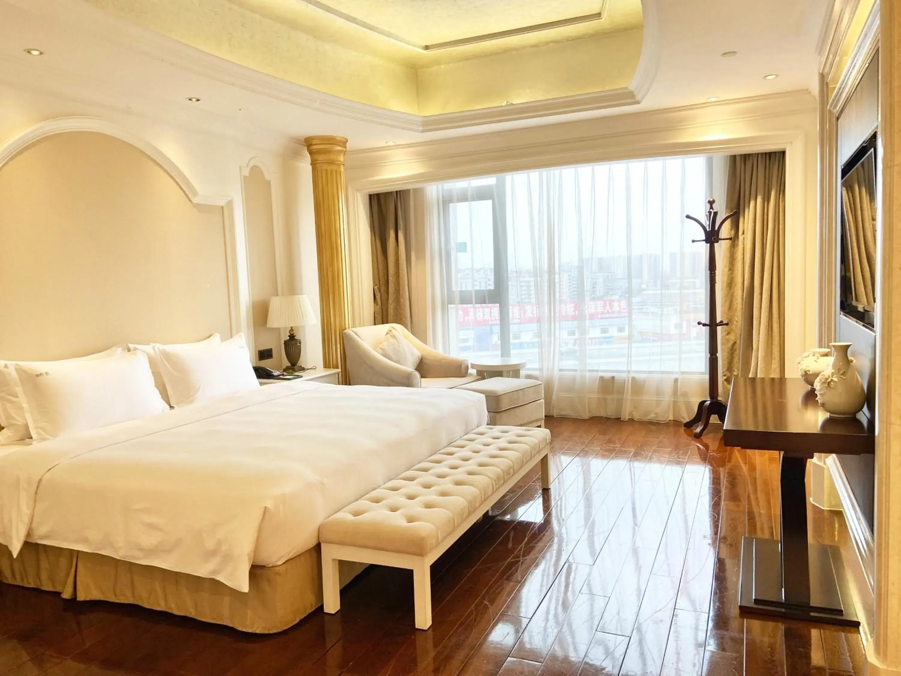 Bedroom in Holiday Inn Foshan Nanhai Central, an IHG Hotel