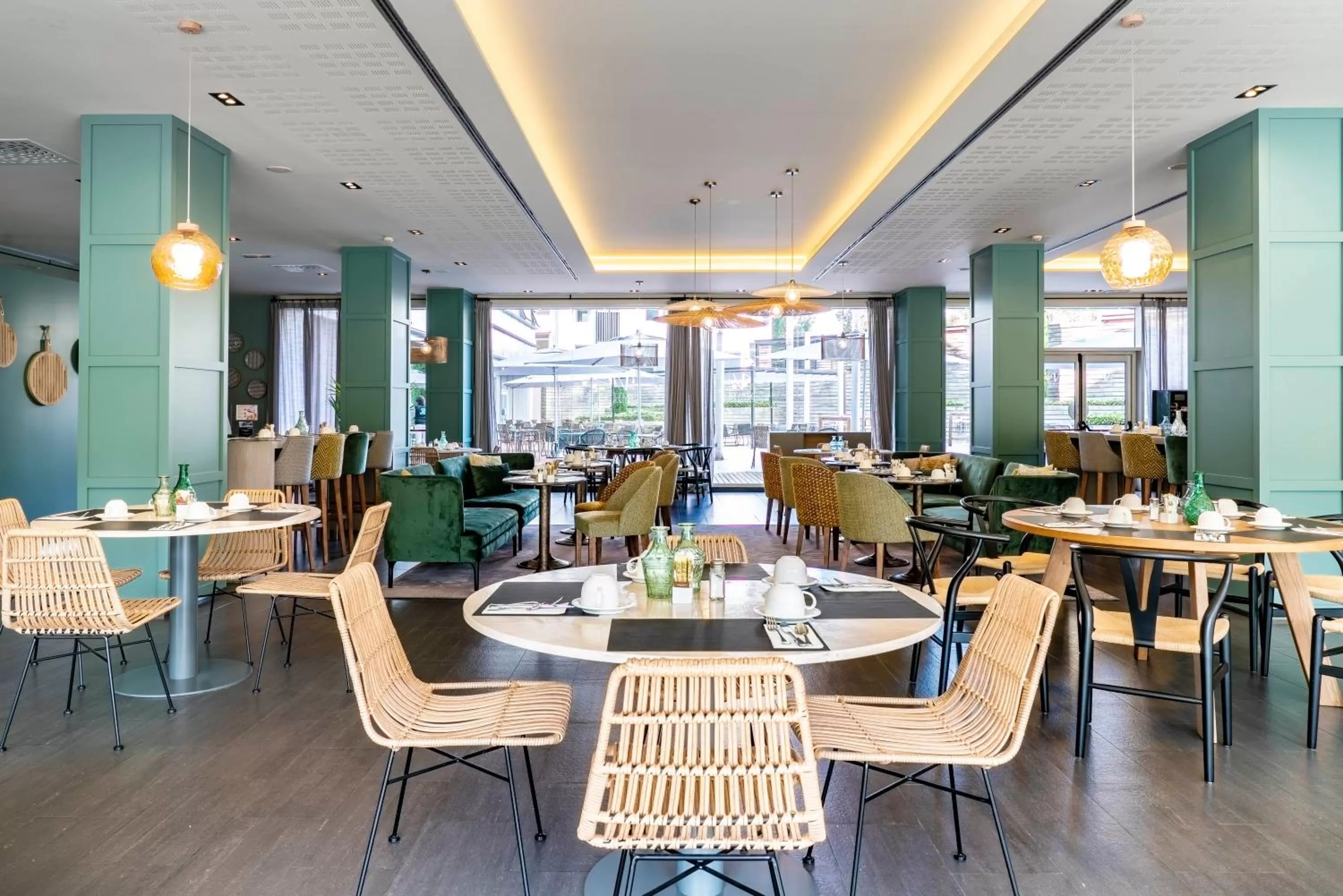 Restaurant/places to eat in Vincci Maritimo