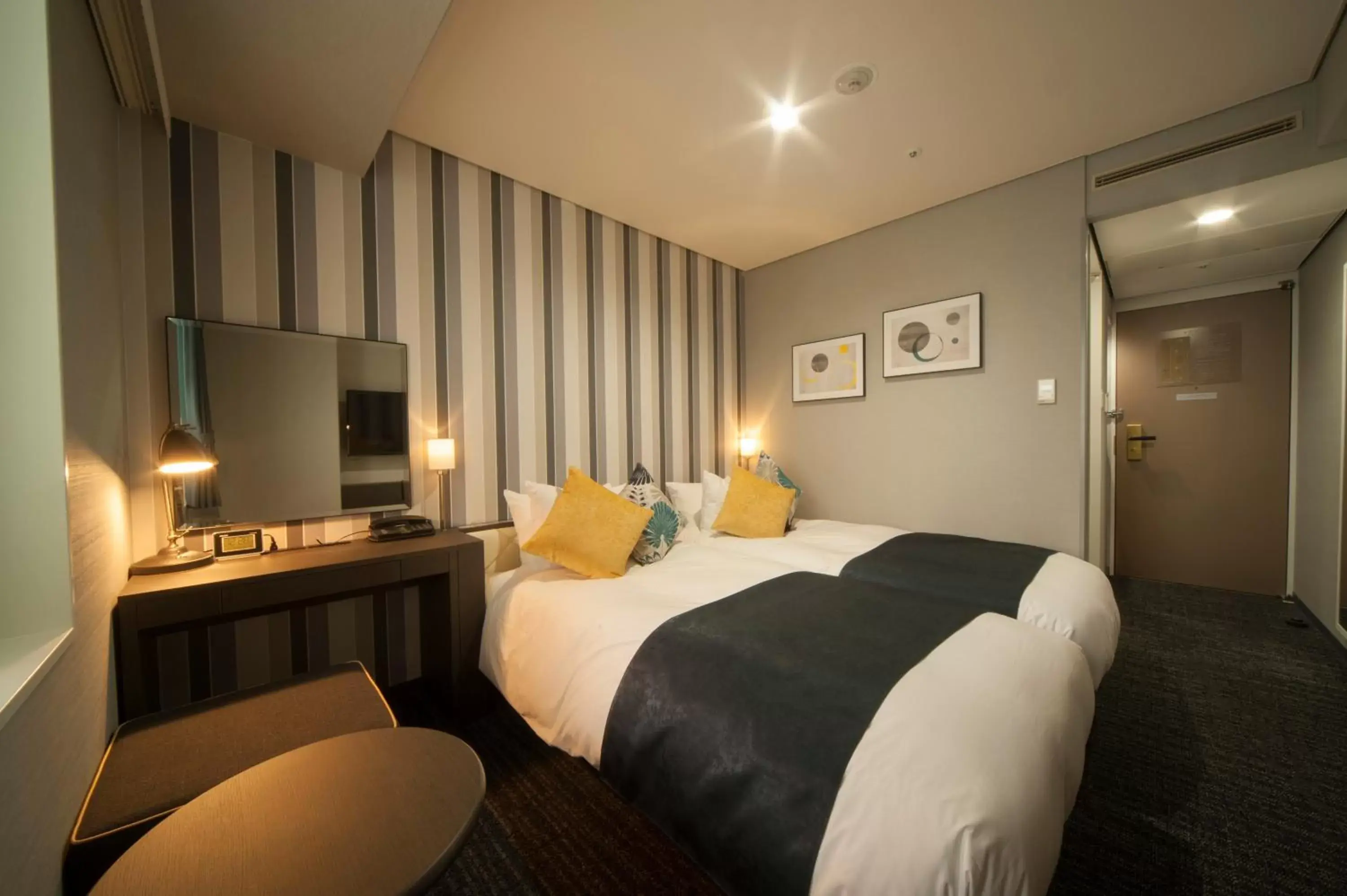 Bed in Hotel Granvia Osaka-JR Hotel Group