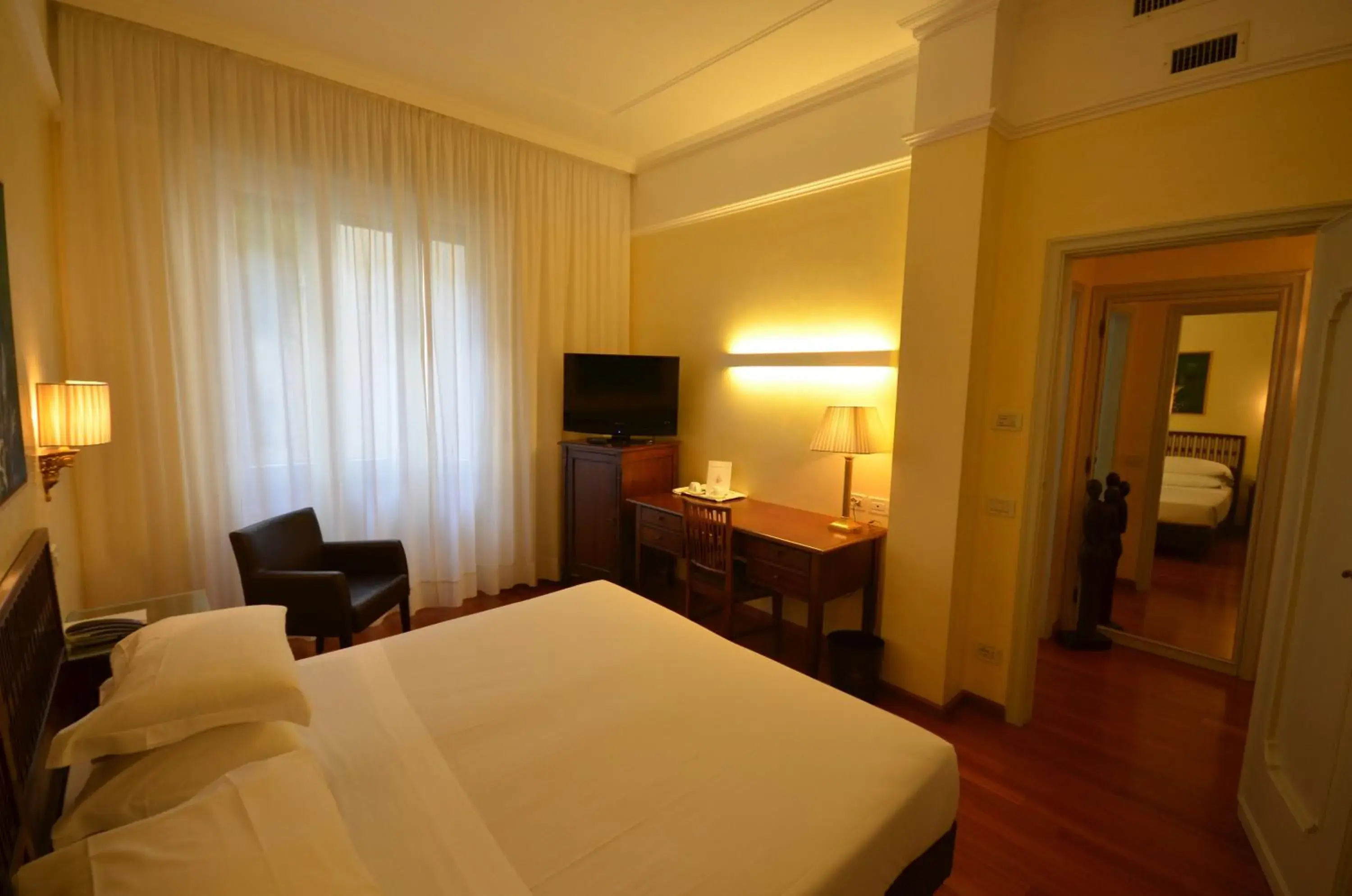 Photo of the whole room, Bed in Astoria Hotel Italia