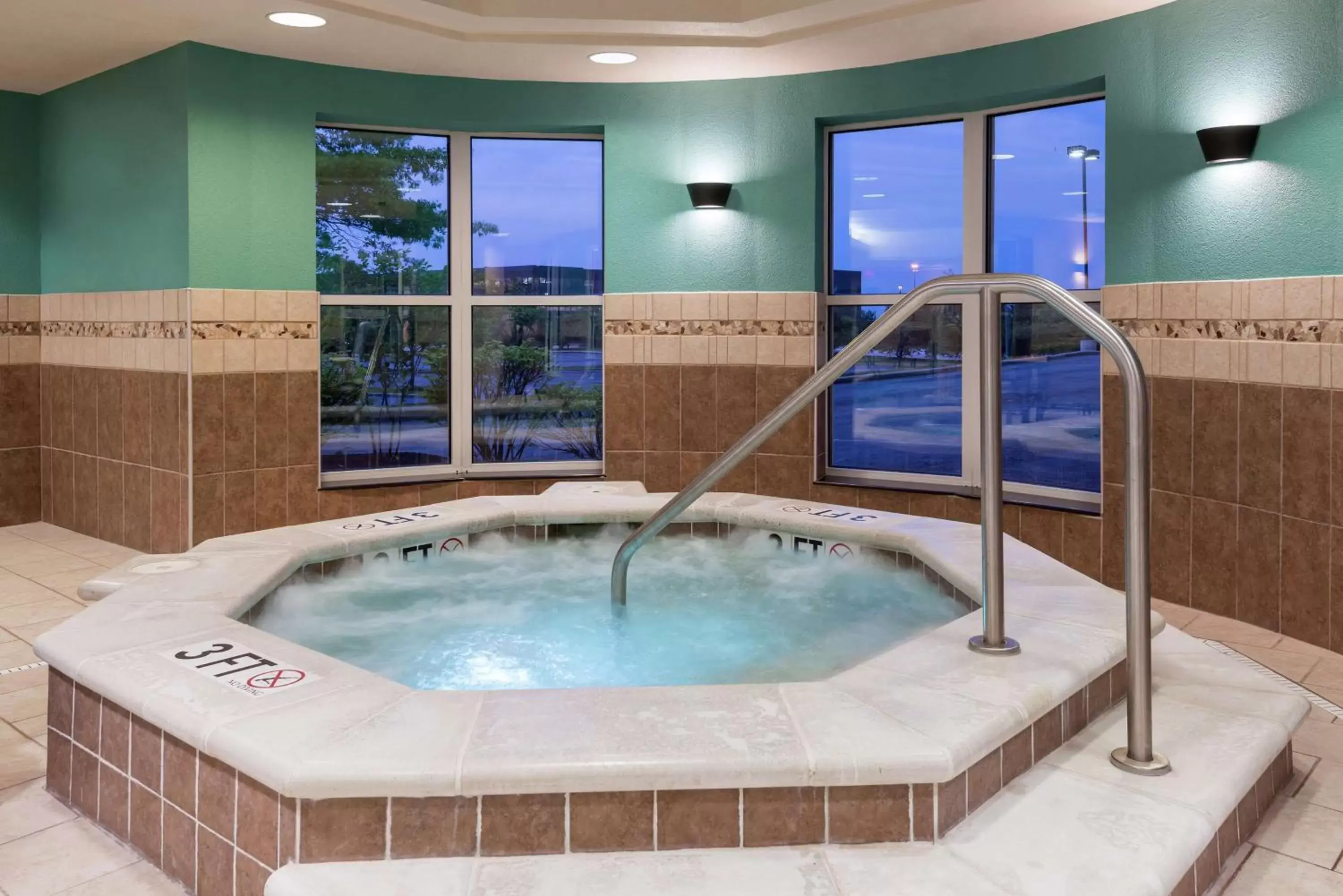 Hot Tub in Homewood Suites by Hilton Cleveland-Beachwood