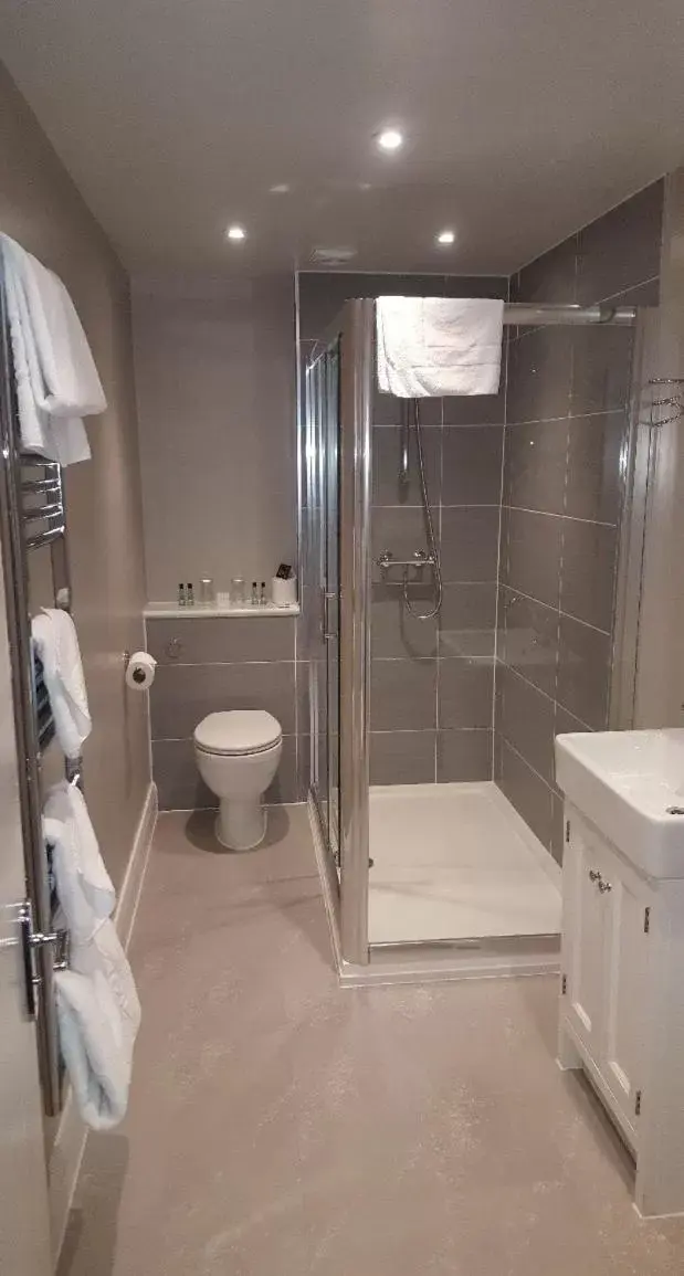 Shower, Bathroom in The Osborne Hotel