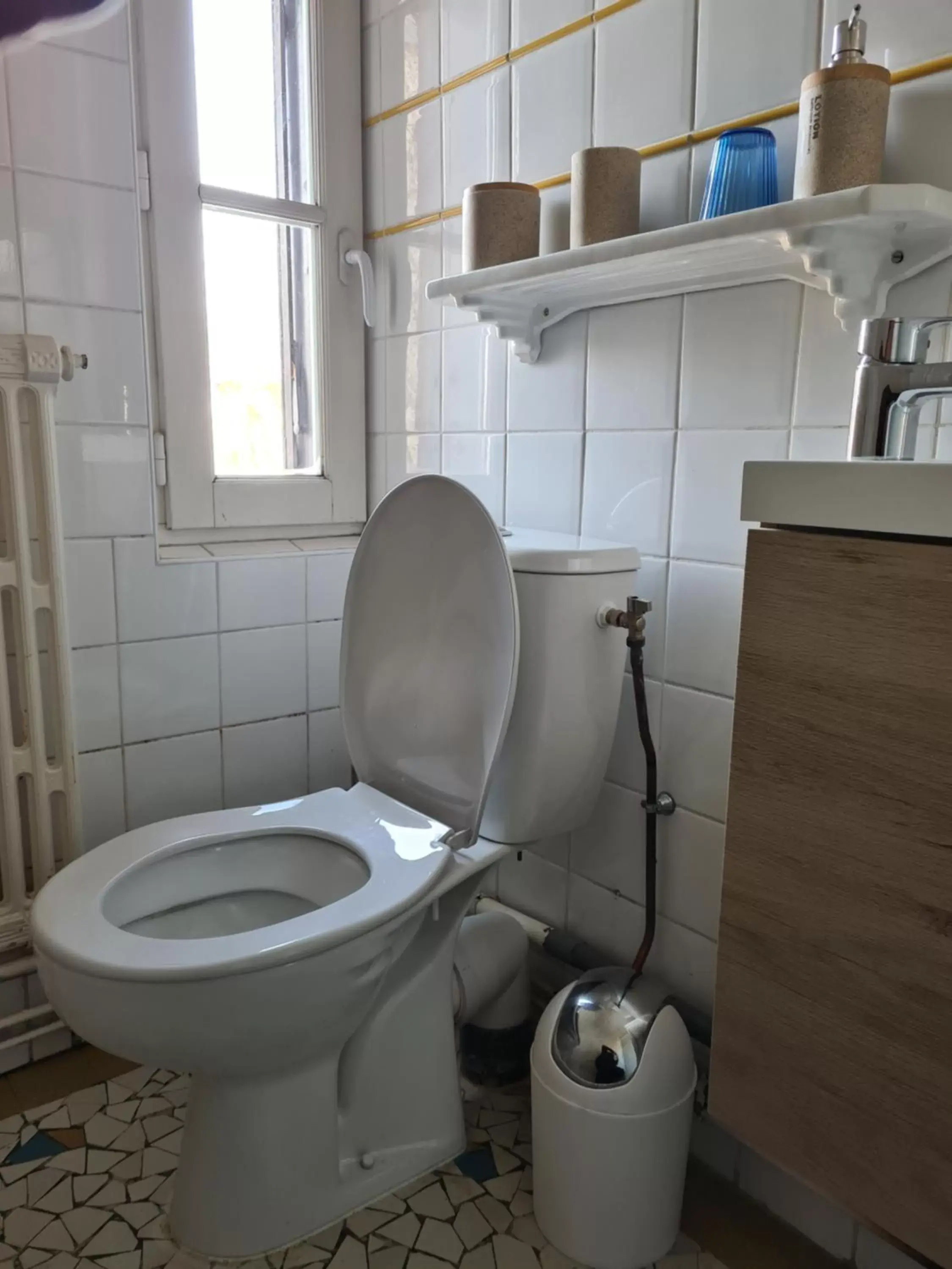 Toilet, Bathroom in Apakabar Homestay - ambiance balinaise, parking privé, Netflix,