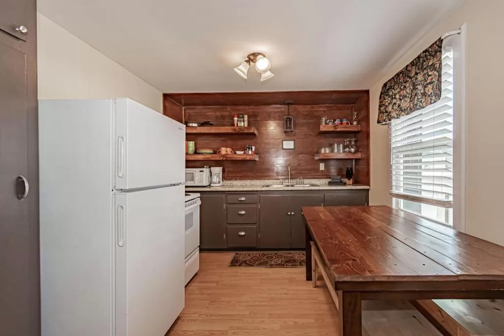 Kitchen or kitchenette, Kitchen/Kitchenette in Suites of Lava Hot Springs