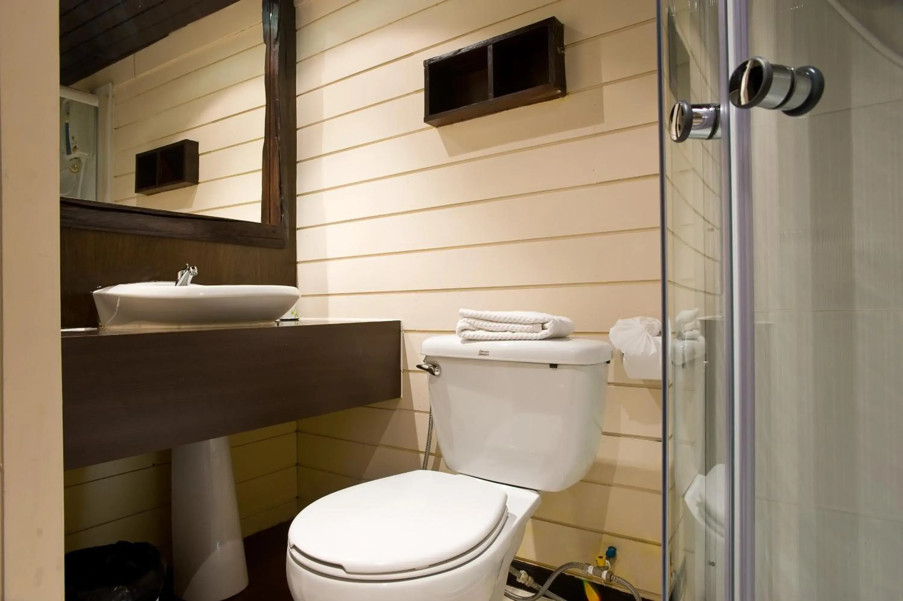 Shower, Bathroom in Inrawadee Resort