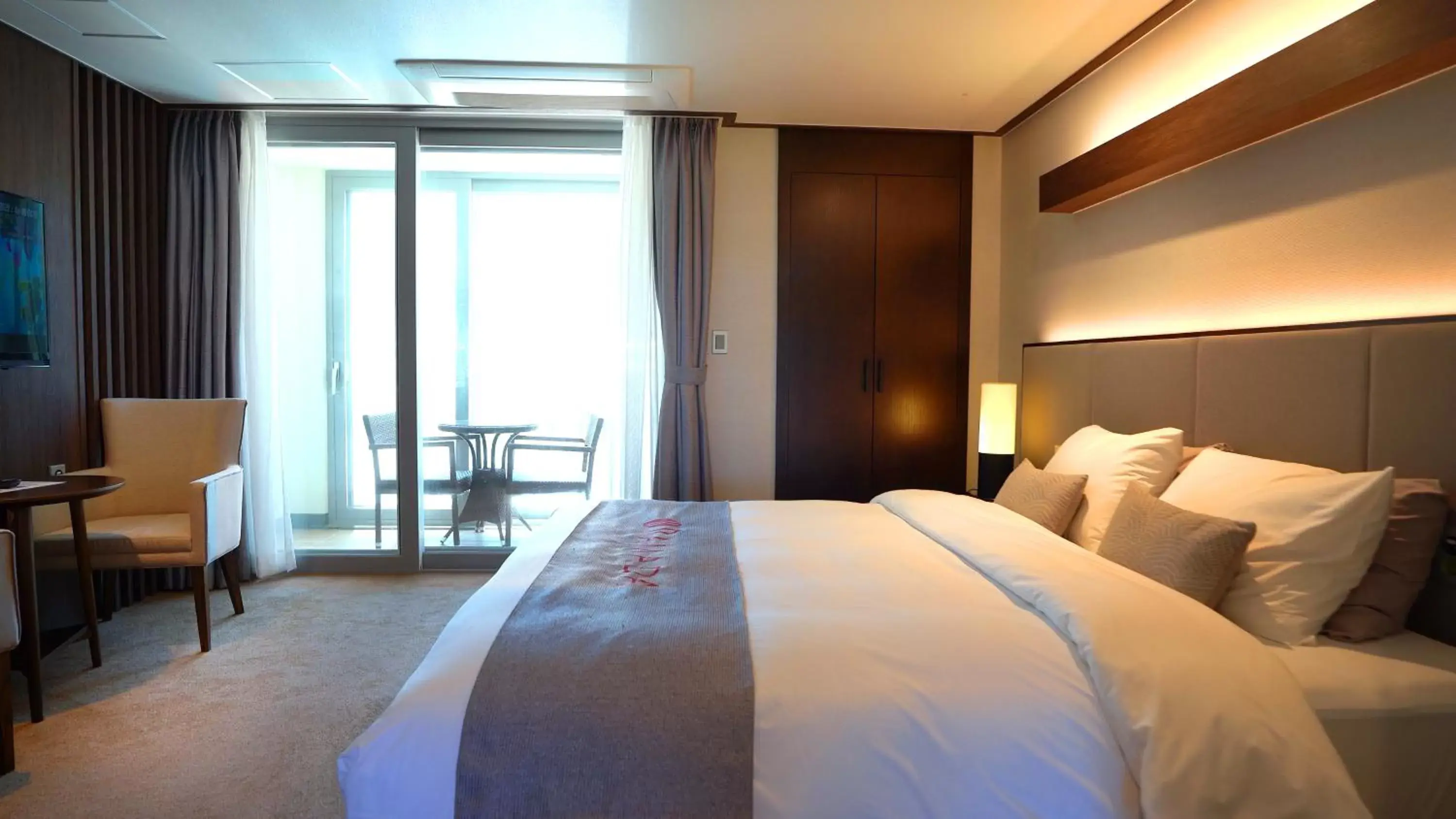 Photo of the whole room, Bed in Pyeongchang Ramada Hotel & Suite by Wyndham